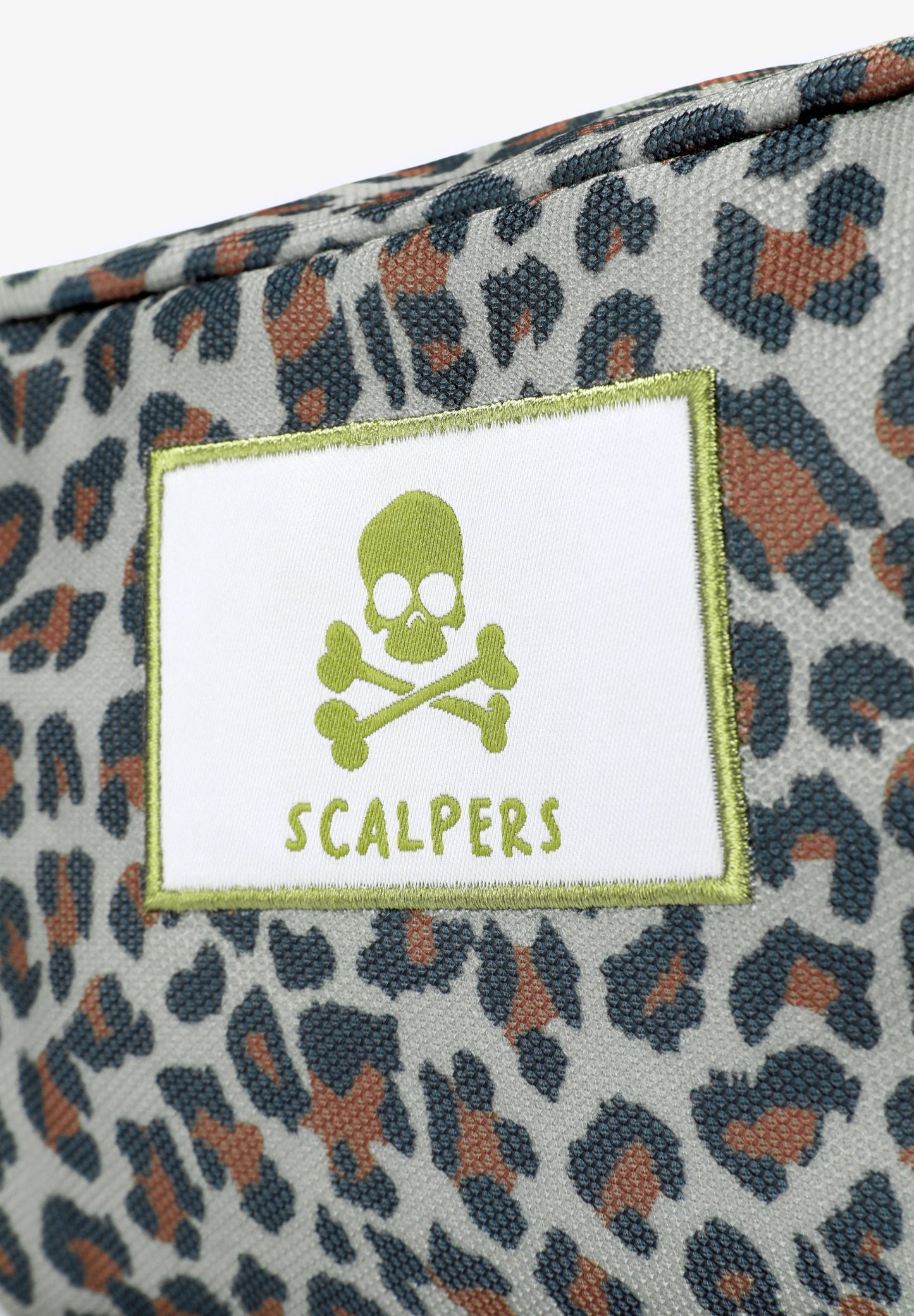 NECESSAIRE COM PADRÃO ESTAMPADO