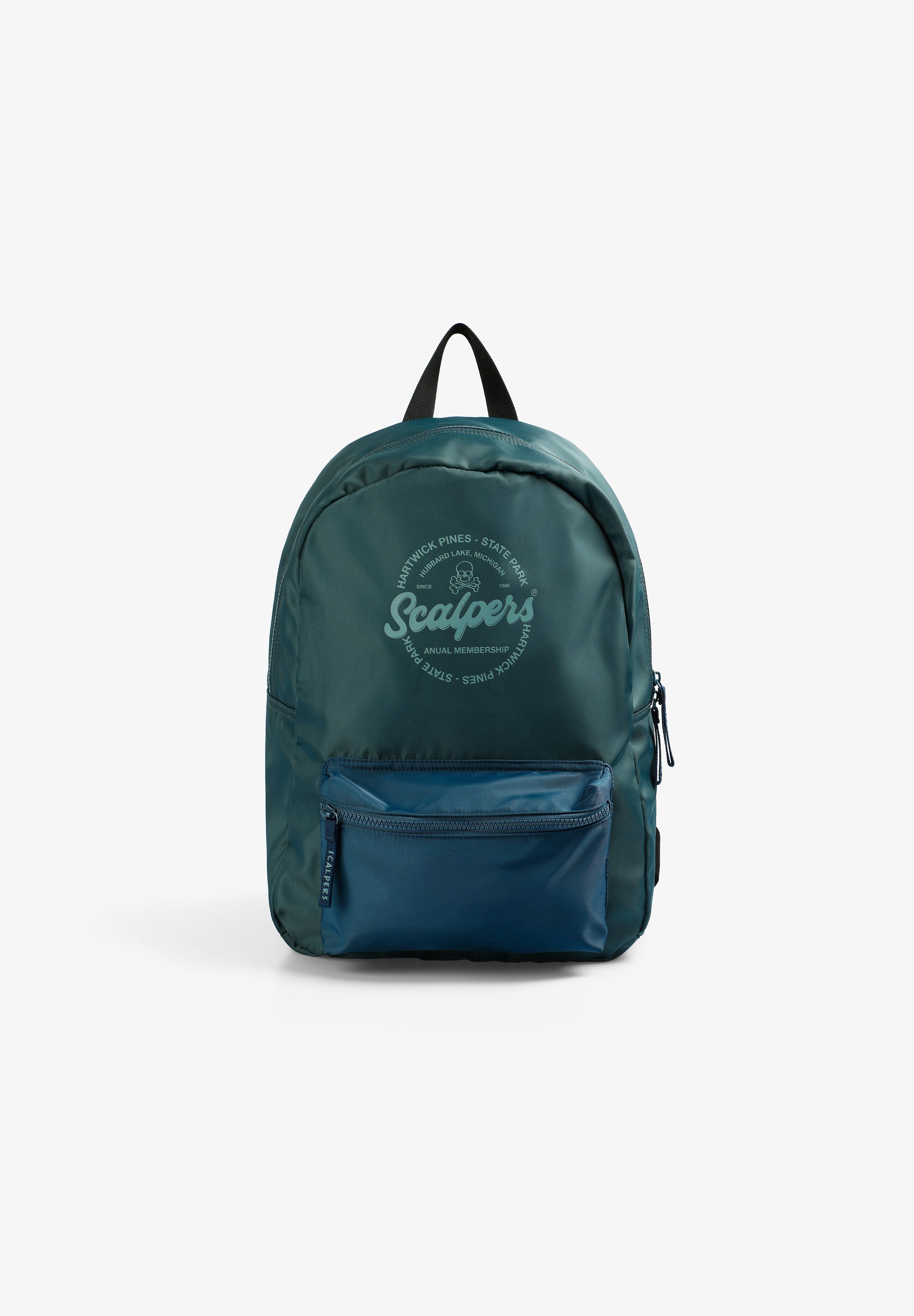 MOCHILA COM PADRÃO E LOGÓTIPO