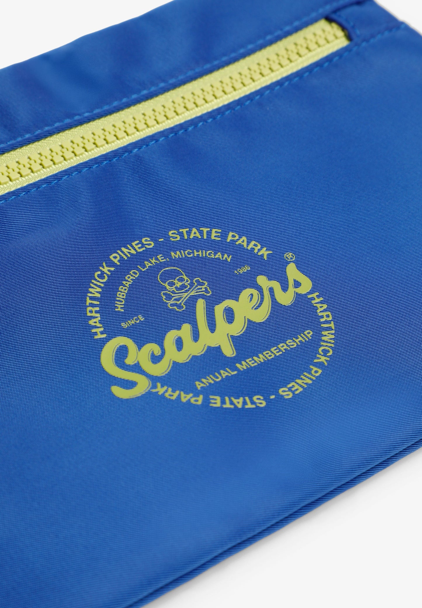 ESTOJO COM PADRÃO DE LOGÓTIPO