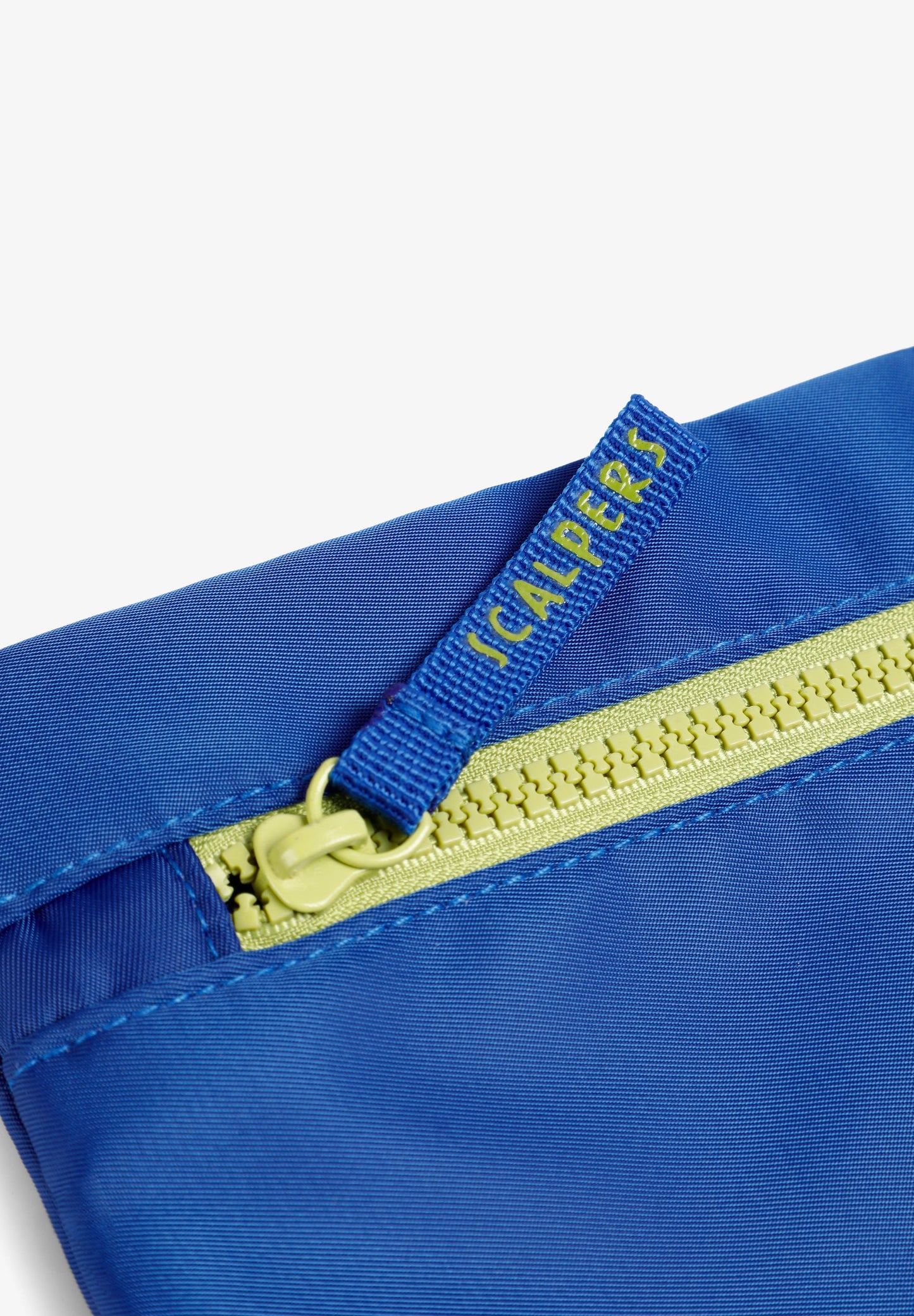 ESTOJO COM PADRÃO DE LOGÓTIPO