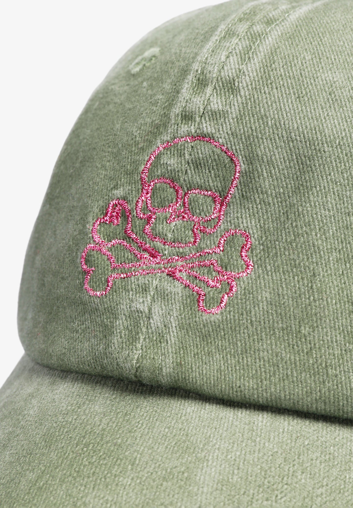 BONÉ COM SKULL