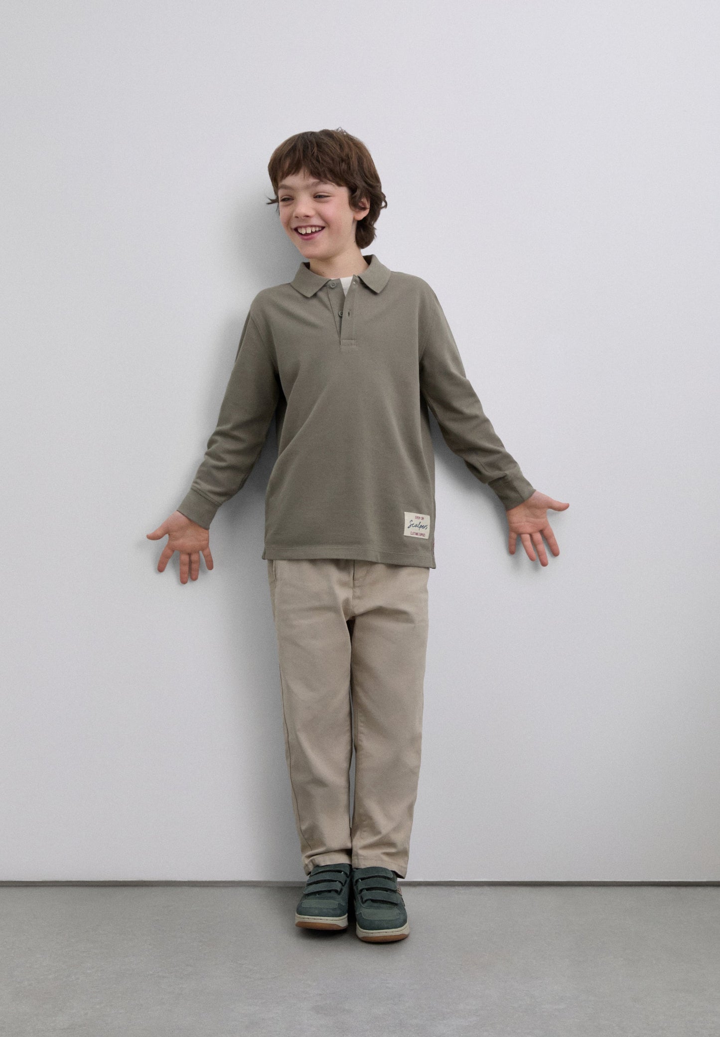 CAMISA POLO COM LOGÓTIPO BORDADO