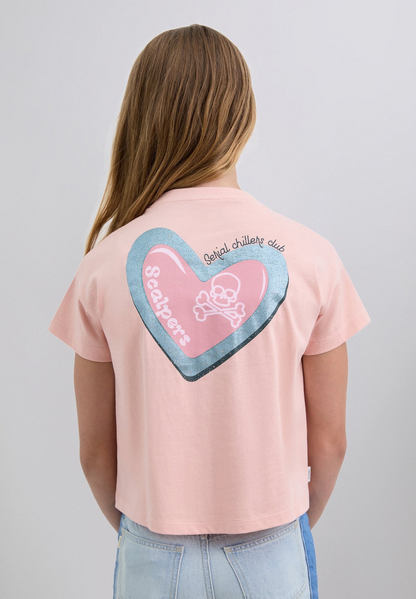 T-SHIRT COM PADRÃO ATRÁS