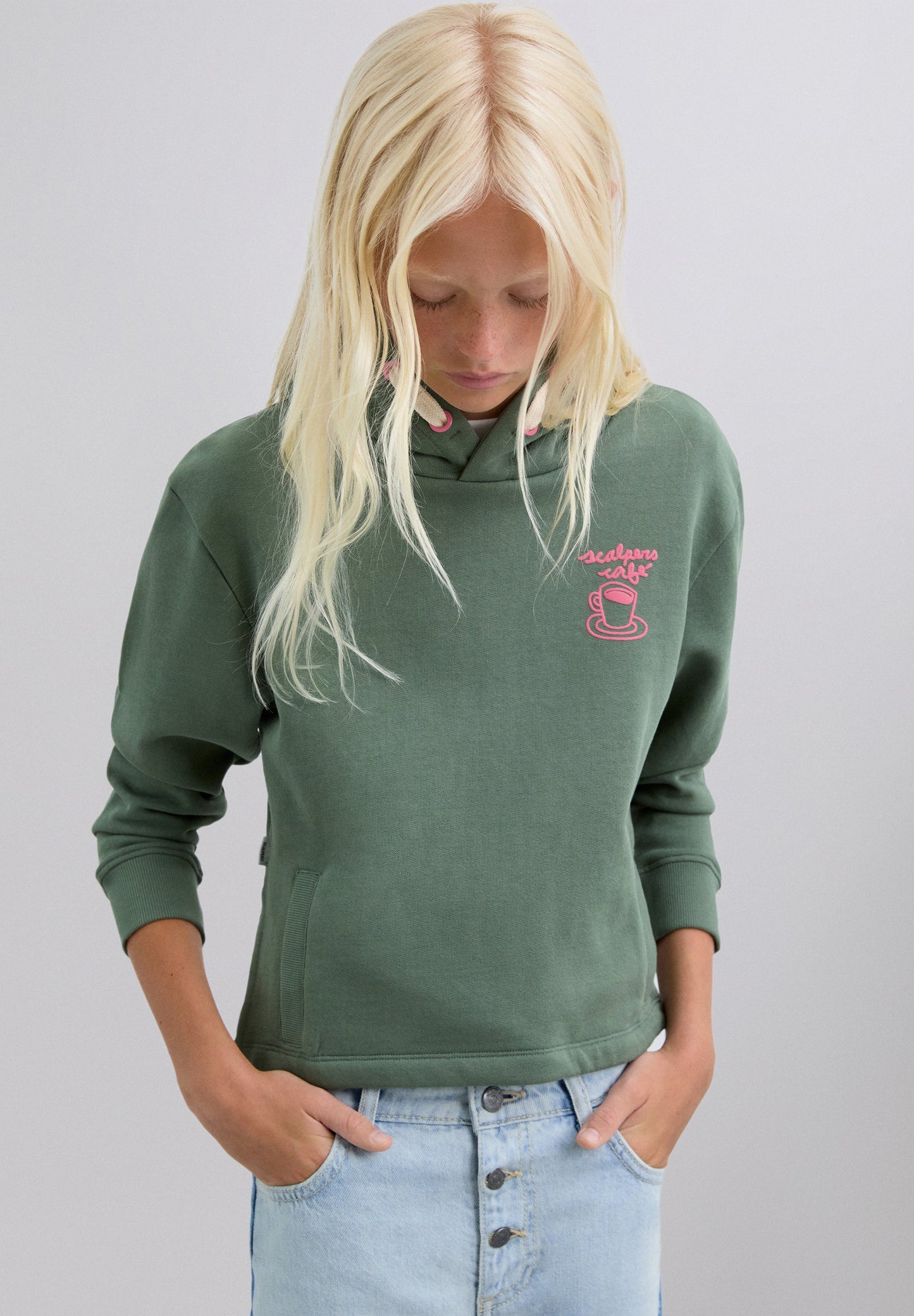 SWEATSHIRT COM CAPUZ E PADRÃO