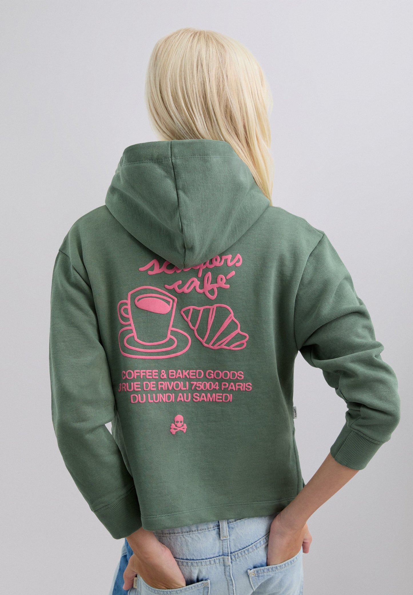 SWEATSHIRT COM CAPUZ E PADRÃO