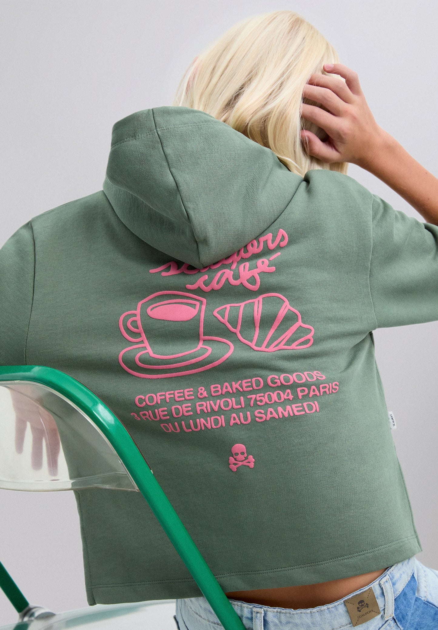 SWEATSHIRT COM CAPUZ E PADRÃO