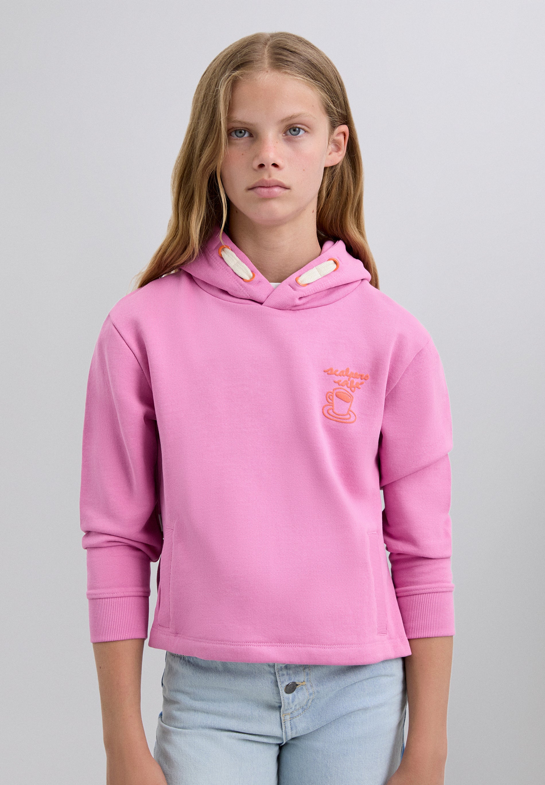 SWEATSHIRT COM CAPUZ E PADRÃO