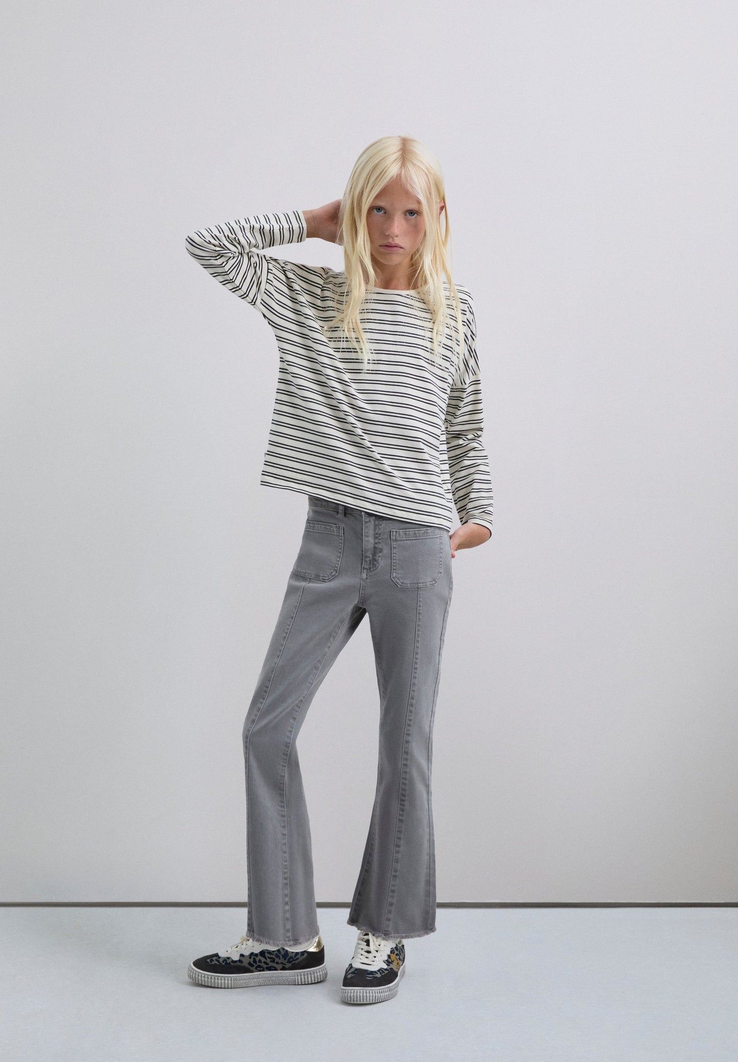 T-SHIRT ÀS RISCAS COM SKULL