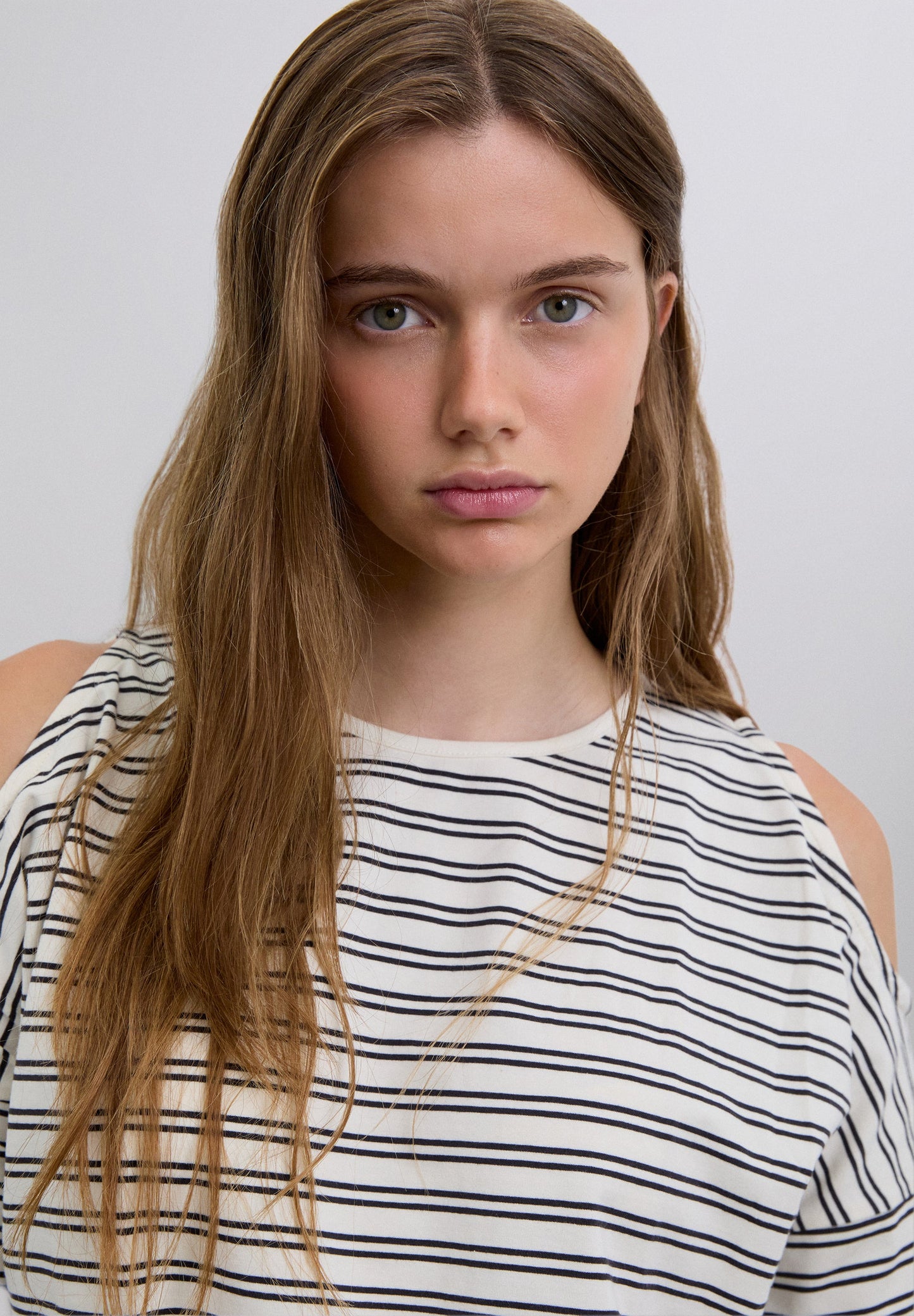 T-SHIRT ÀS RISCAS COM SKULL