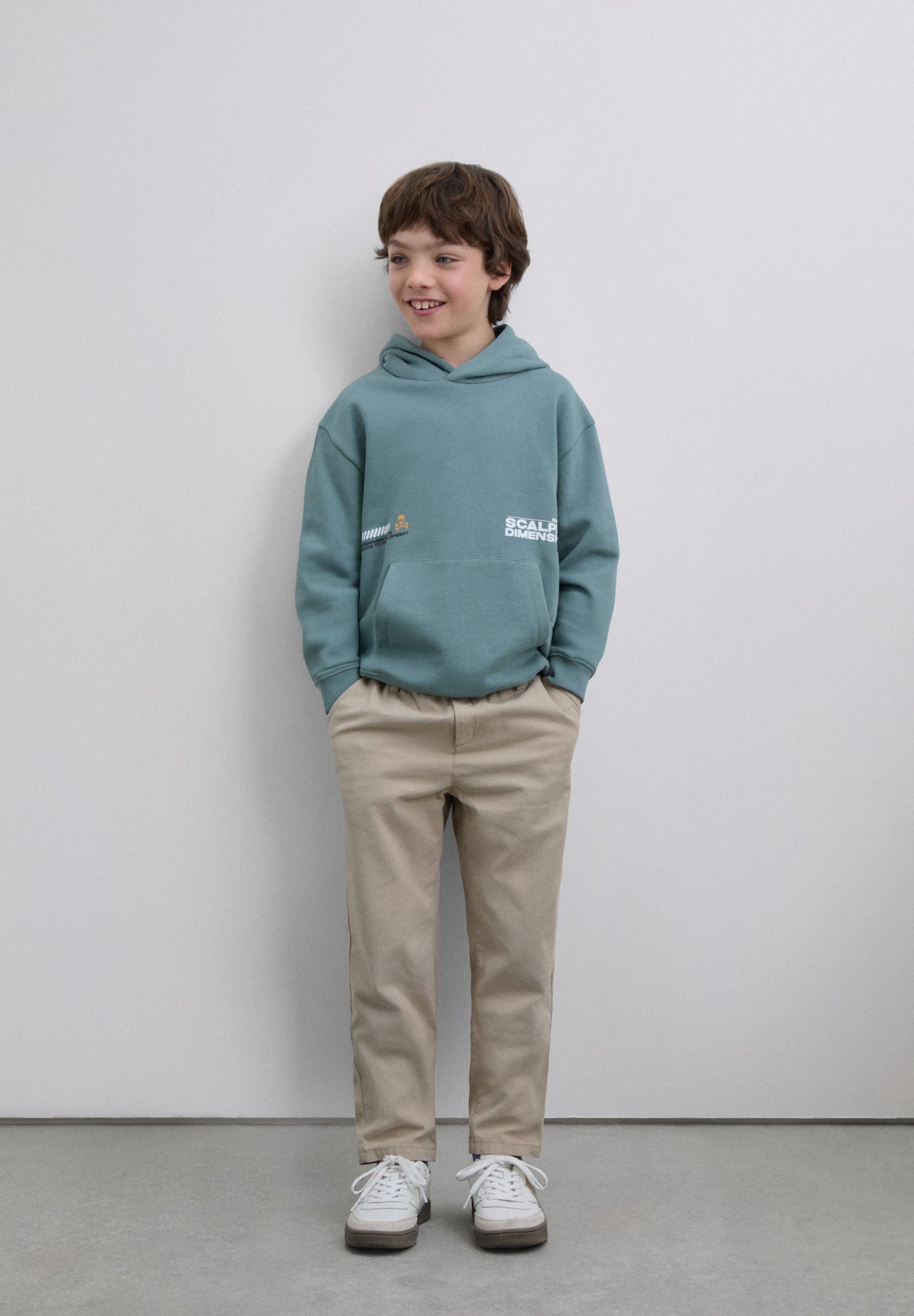 SWEATSHIRT COM CAPUZ E PADRÃO