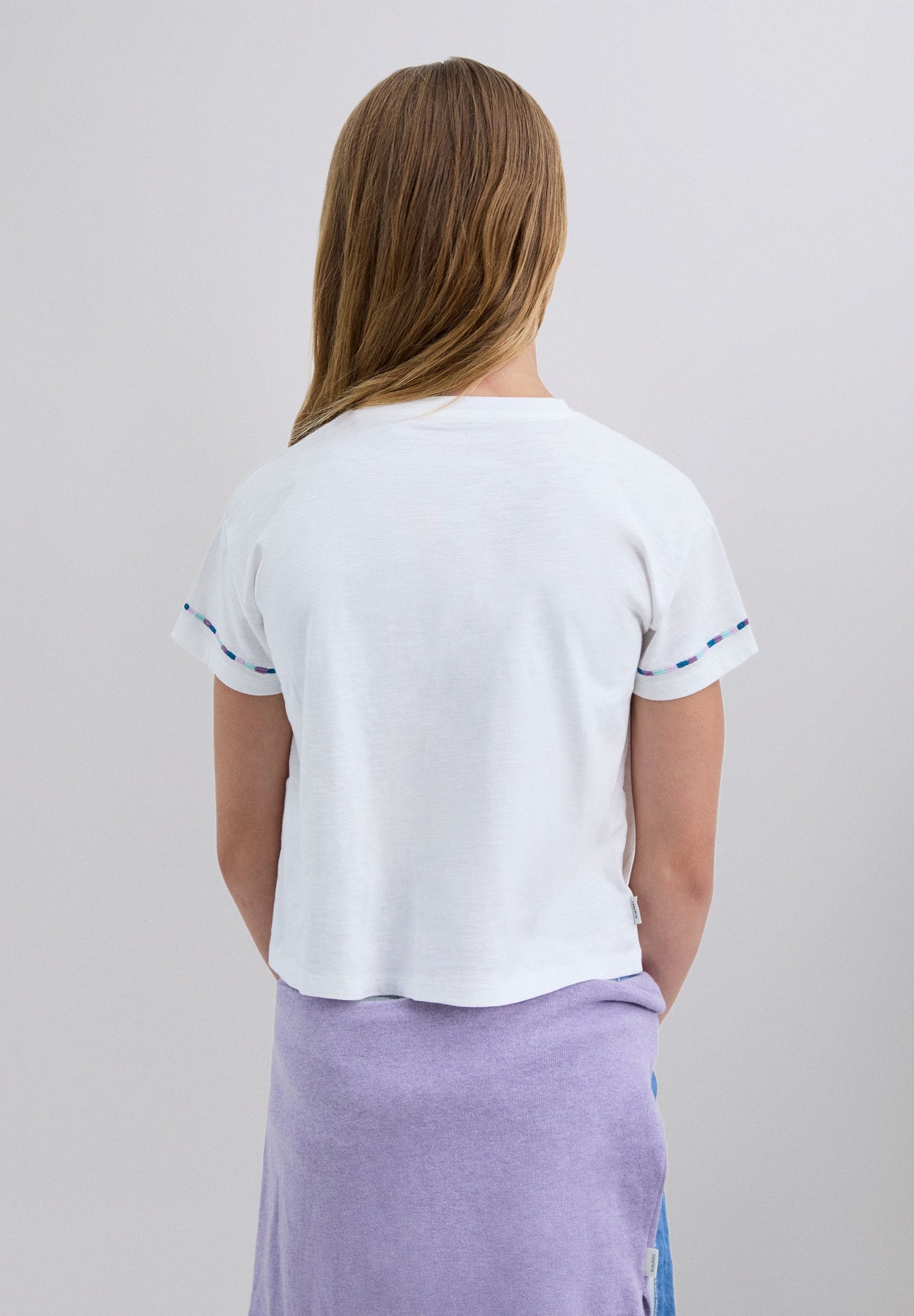 T-SHIRT COM BORDADO TRICOLOR DE SKULL