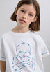 T-SHIRT COM BORDADO TRICOLOR DE SKULL