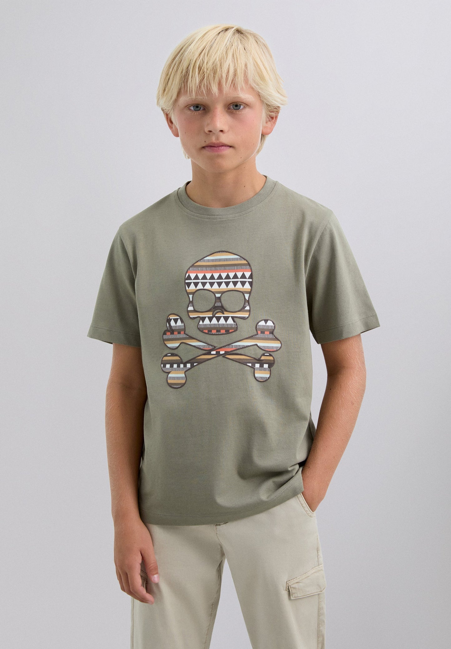 T-SHIRT COM SKULL E PADRÃO