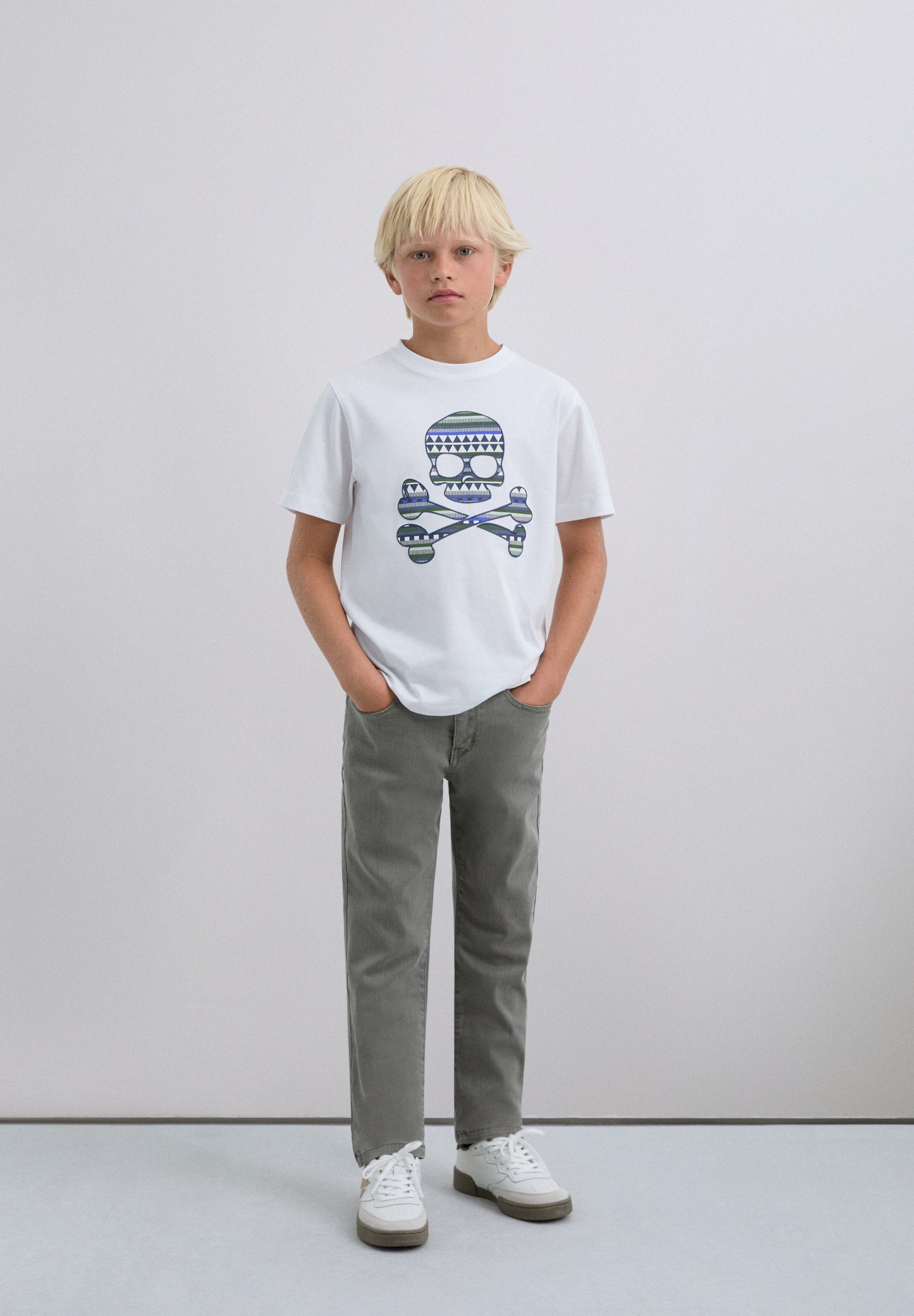 T-SHIRT COM SKULL E PADRÃO