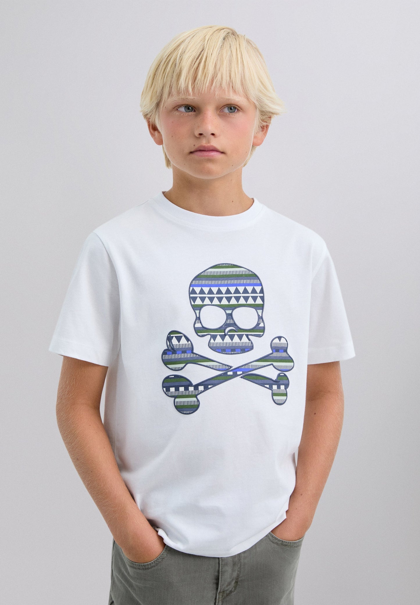 T-SHIRT COM SKULL E PADRÃO