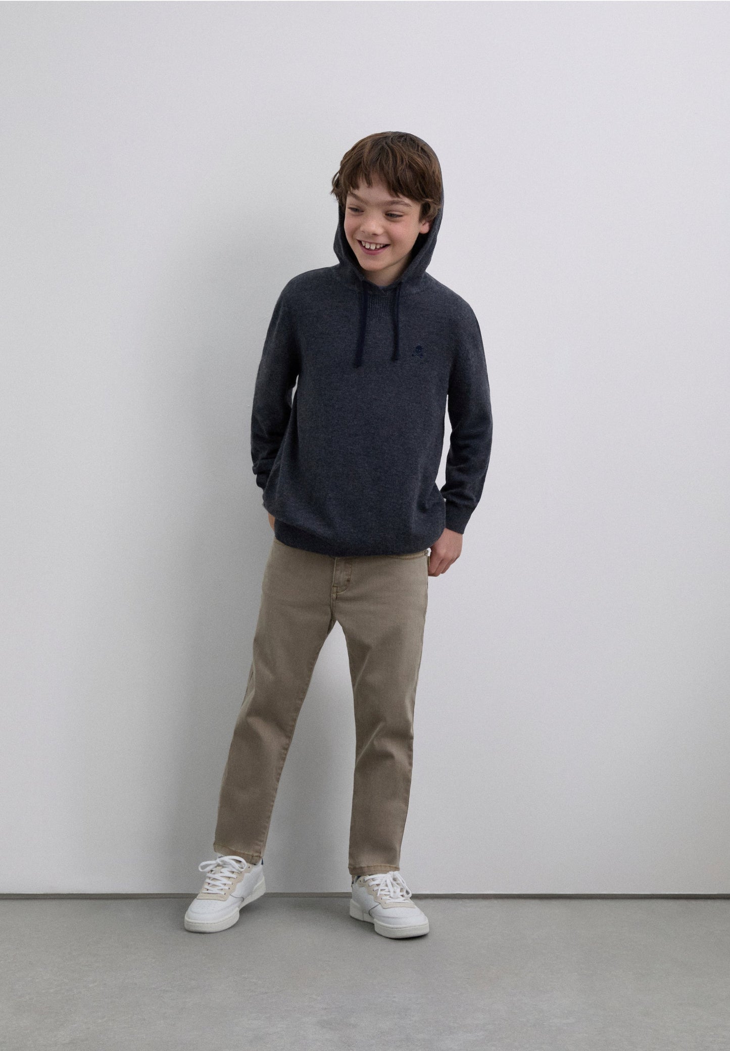 SWEATER LOGÓTIPO CAPUZ