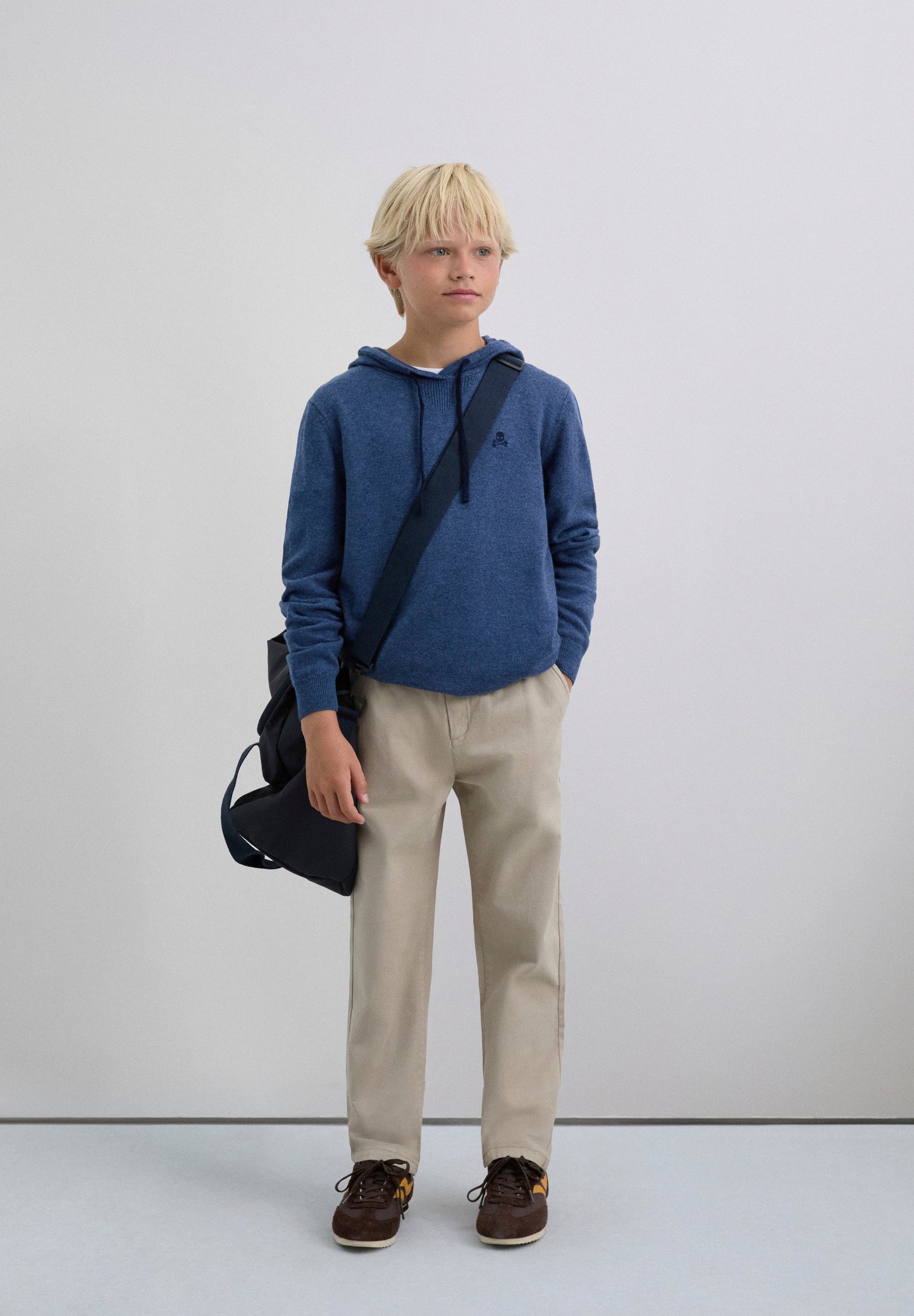 SWEATER LOGÓTIPO CAPUZ