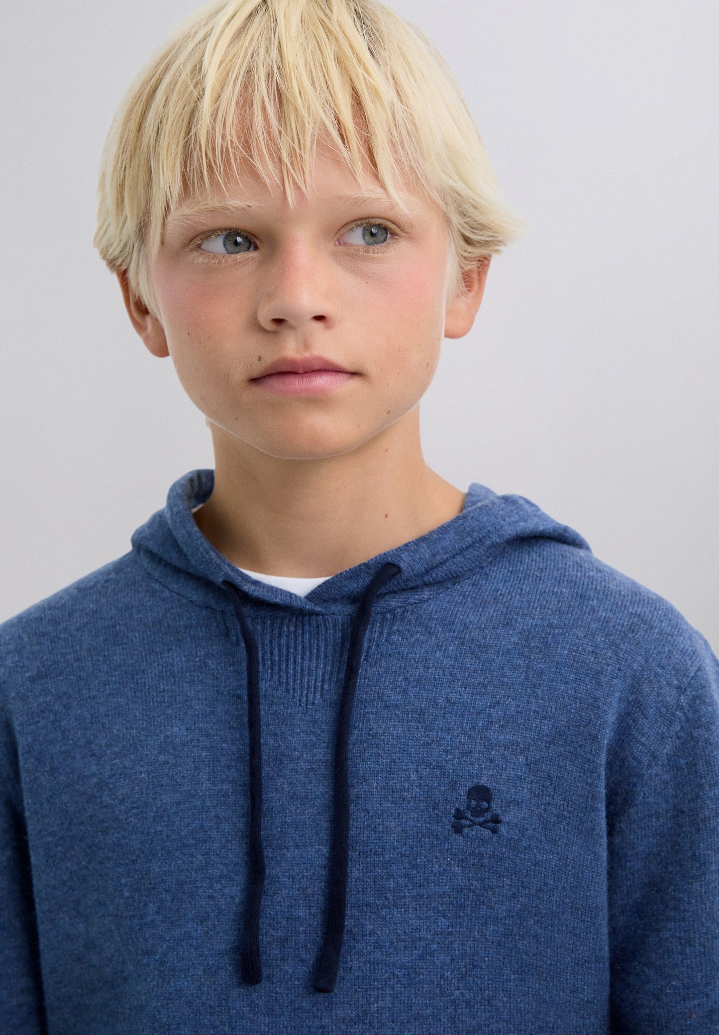 SWEATER LOGÓTIPO CAPUZ