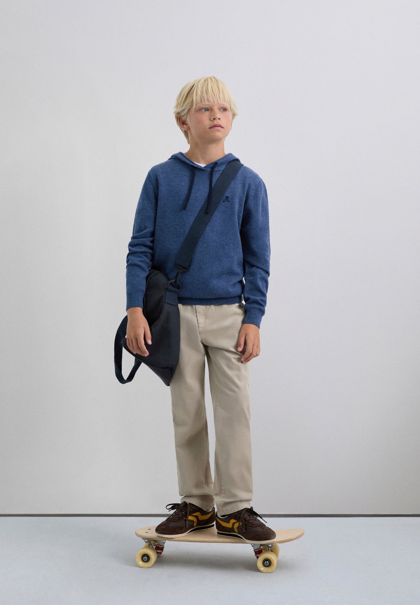 SWEATER LOGÓTIPO CAPUZ