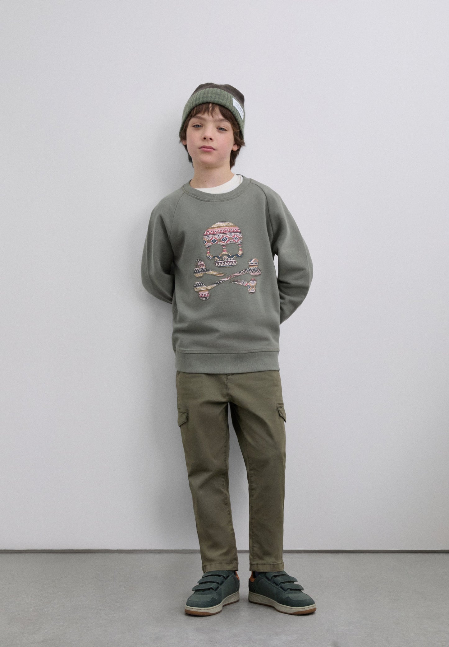 SWEATSHIRT COM PADRÃO DE LOGÓTIPO