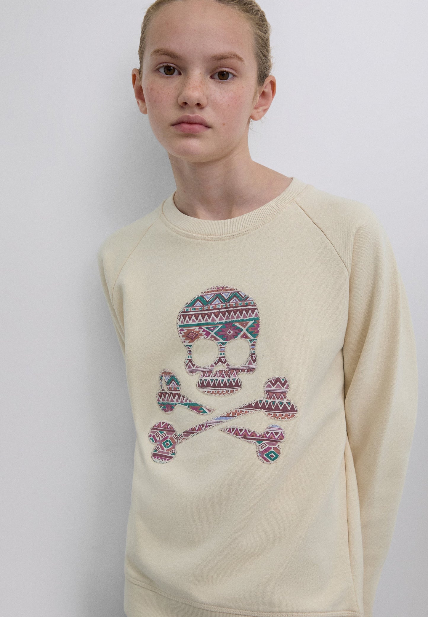 SWEATSHIRT COM PADRÃO DE LOGÓTIPO