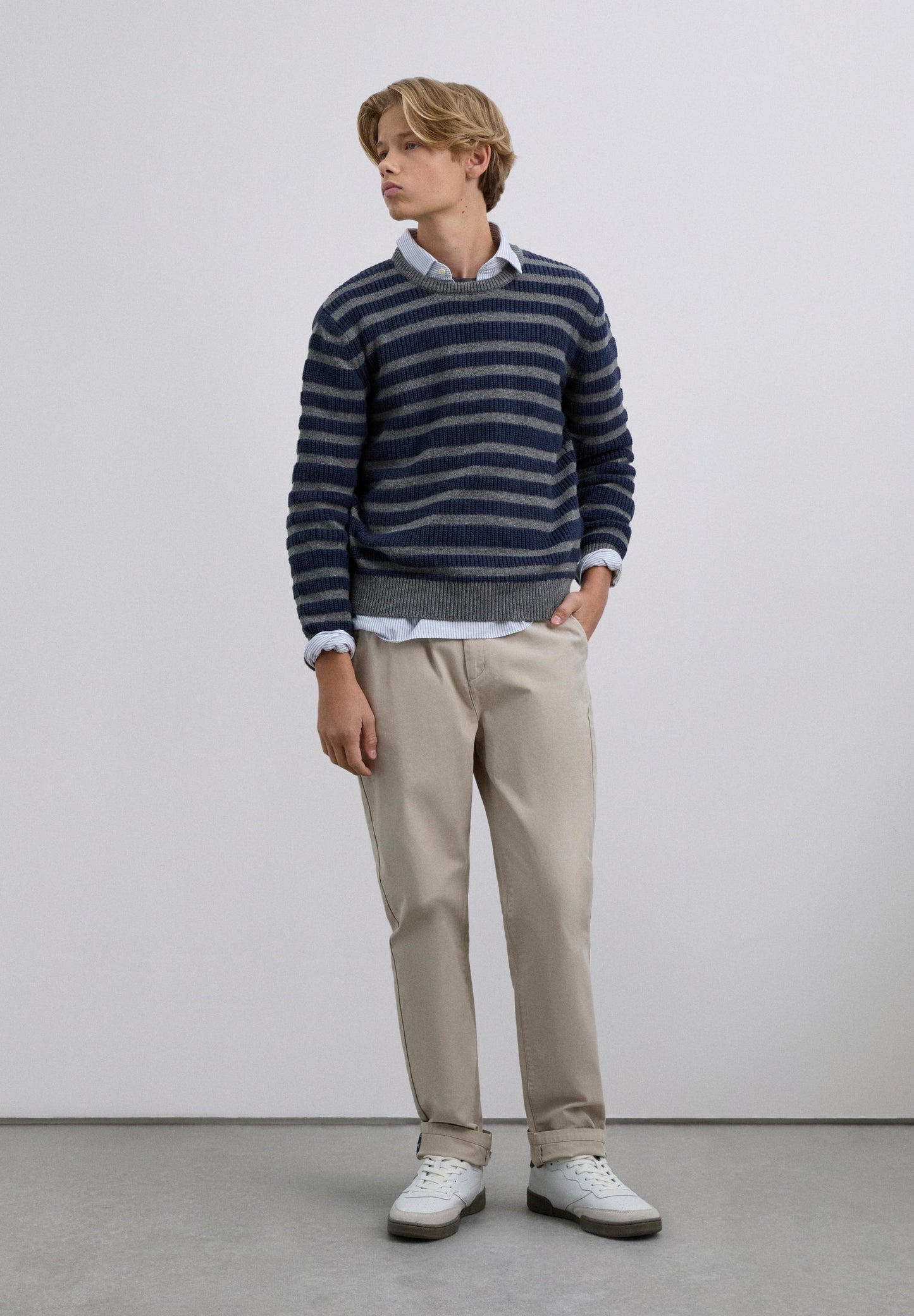 SWEATER ÀS RISCAS COM DECOTE REDONDO