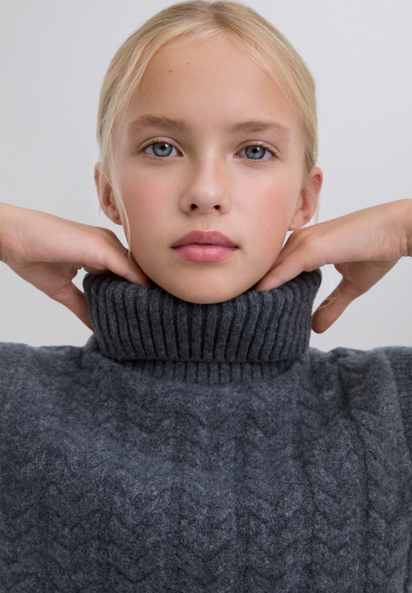 COLETE DE MALHA NA GOLA