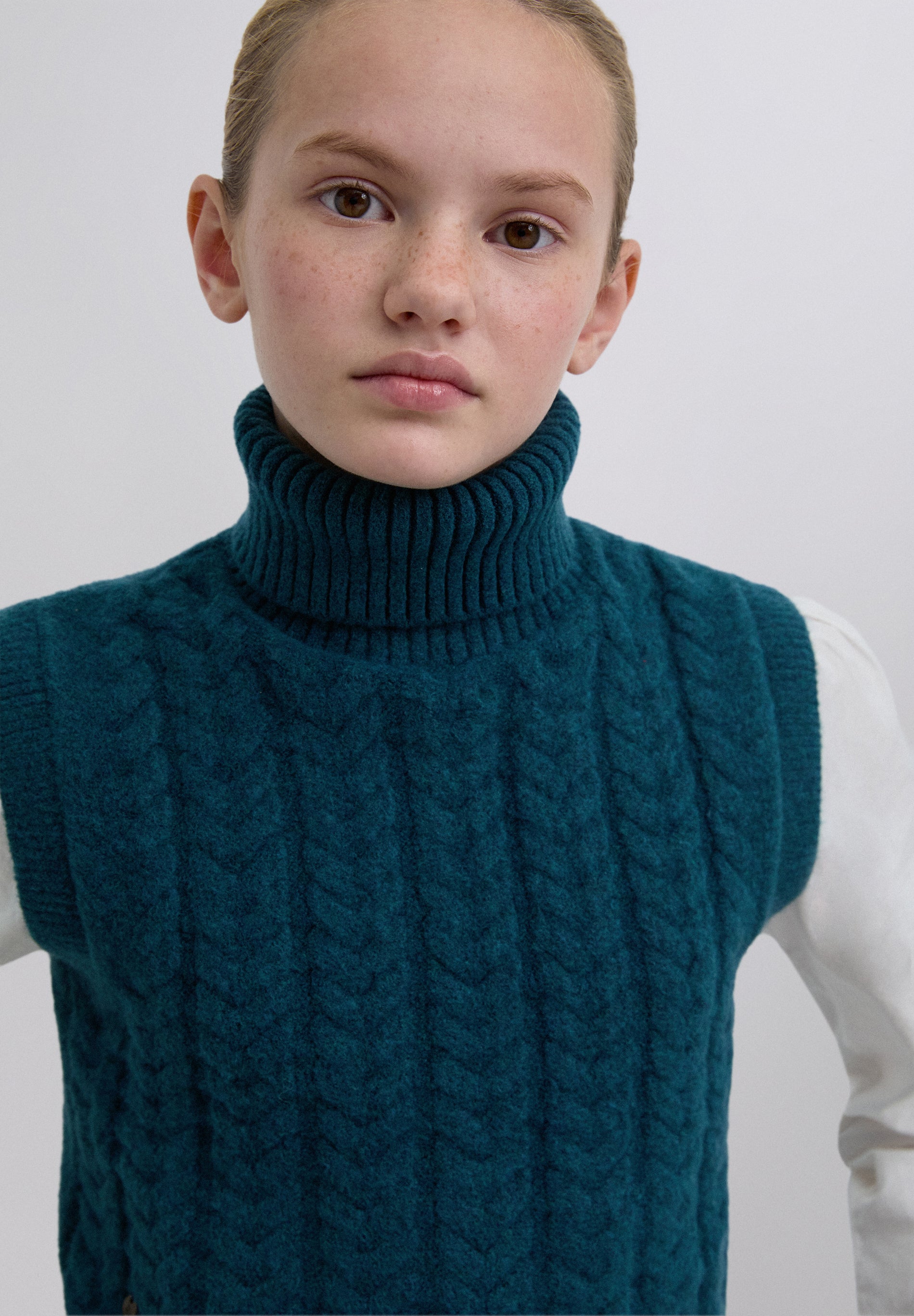 COLETE DE MALHA NA GOLA