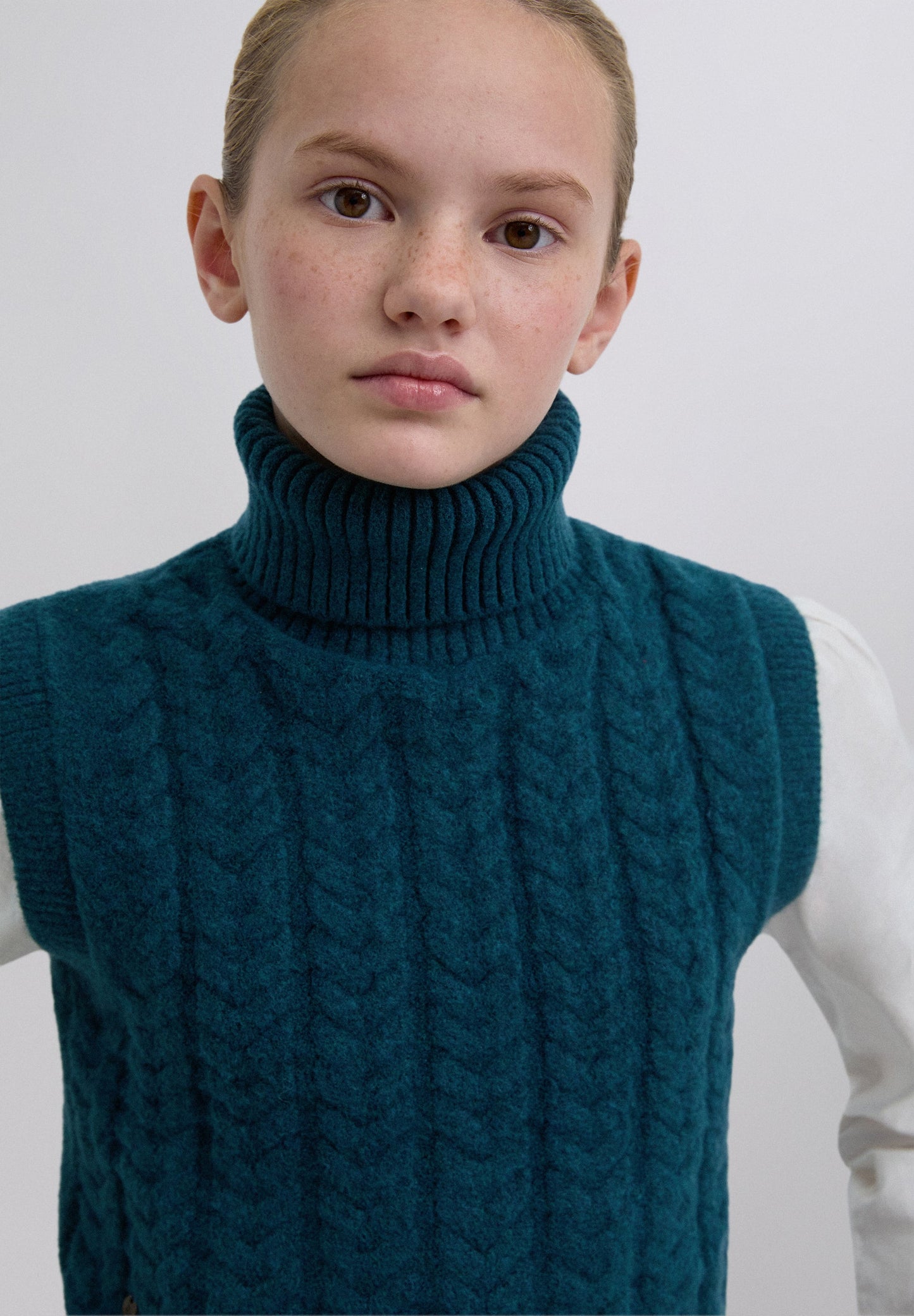 COLETE DE MALHA NA GOLA