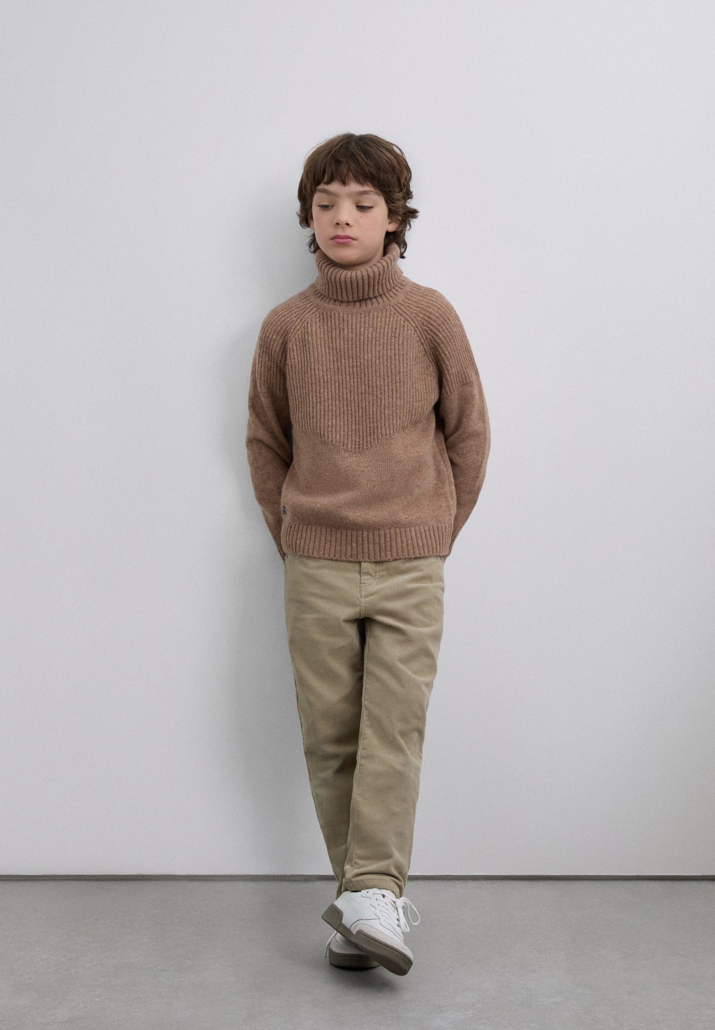 SWEATER DE GOLA SUBIDA REDONDA