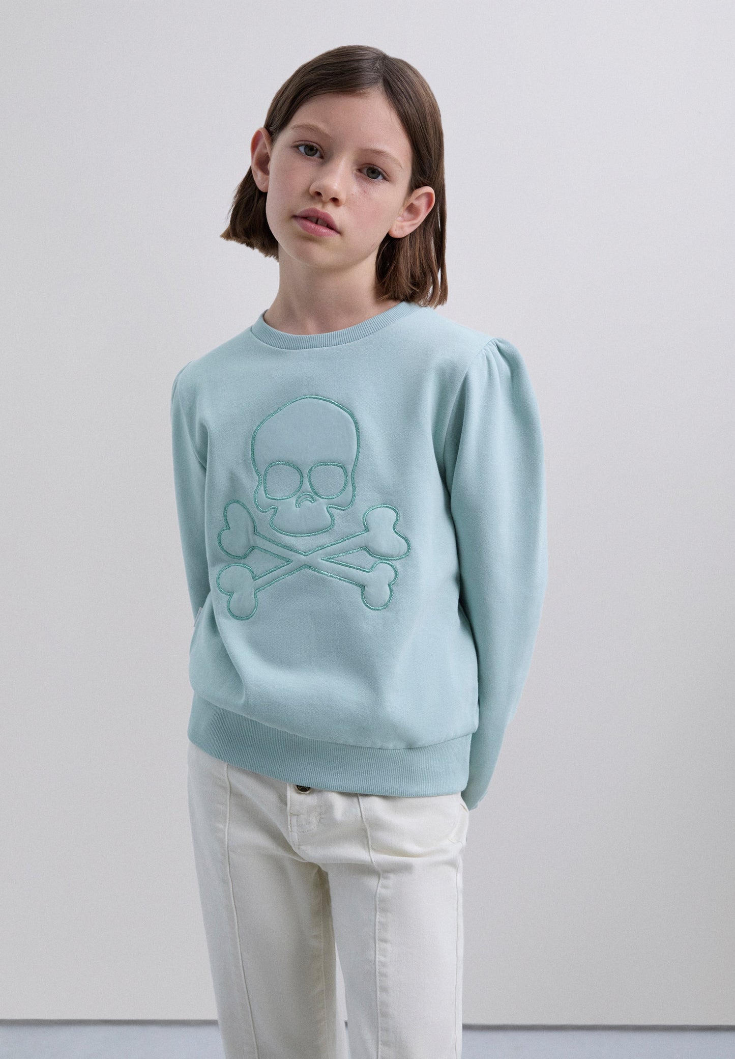 SWEATSHIRT COM SKULL BORDADA
