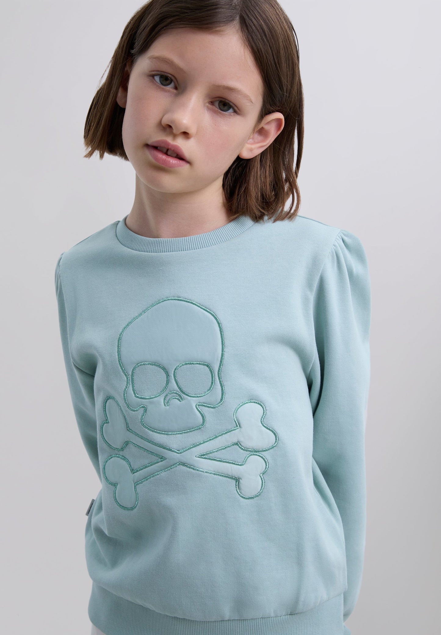 SWEATSHIRT COM SKULL BORDADA