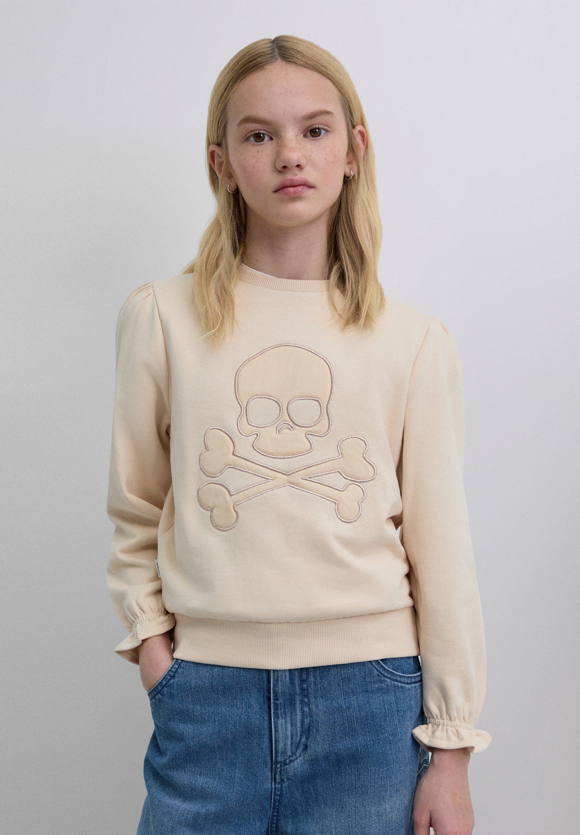 SWEATSHIRT COM SKULL BORDADA