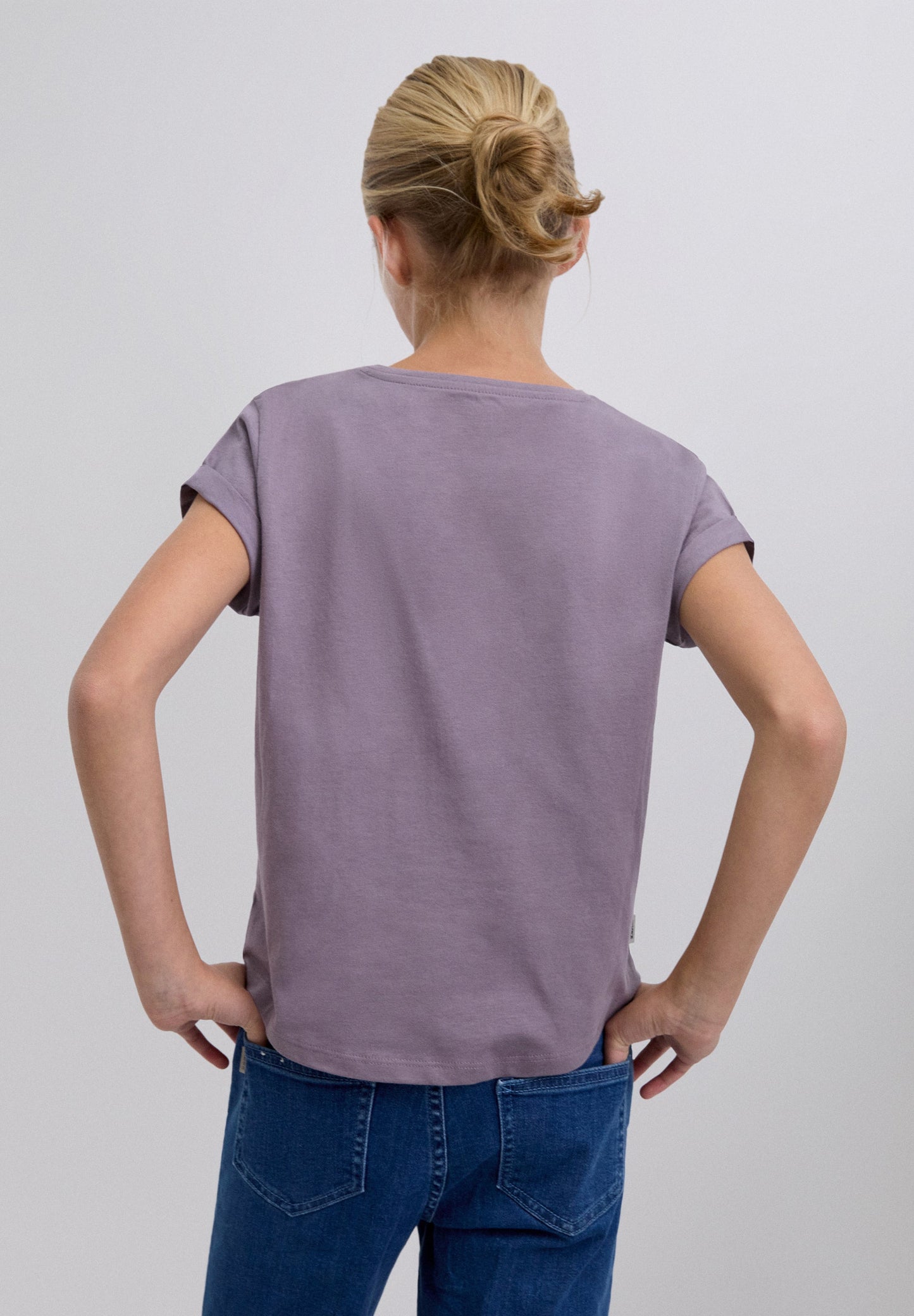 T-SHIRT COM STRASS EM PADRÃO