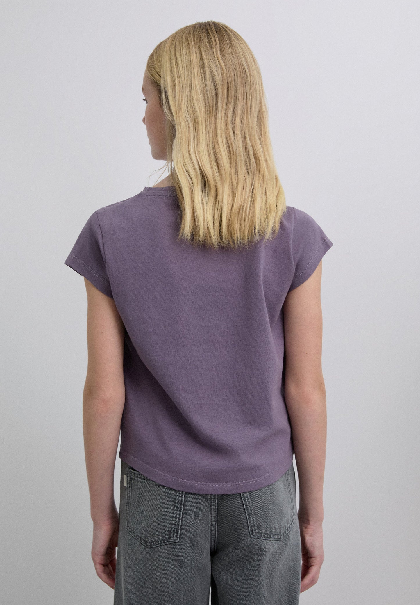 T-SHIRT COM STRASS E SKULL