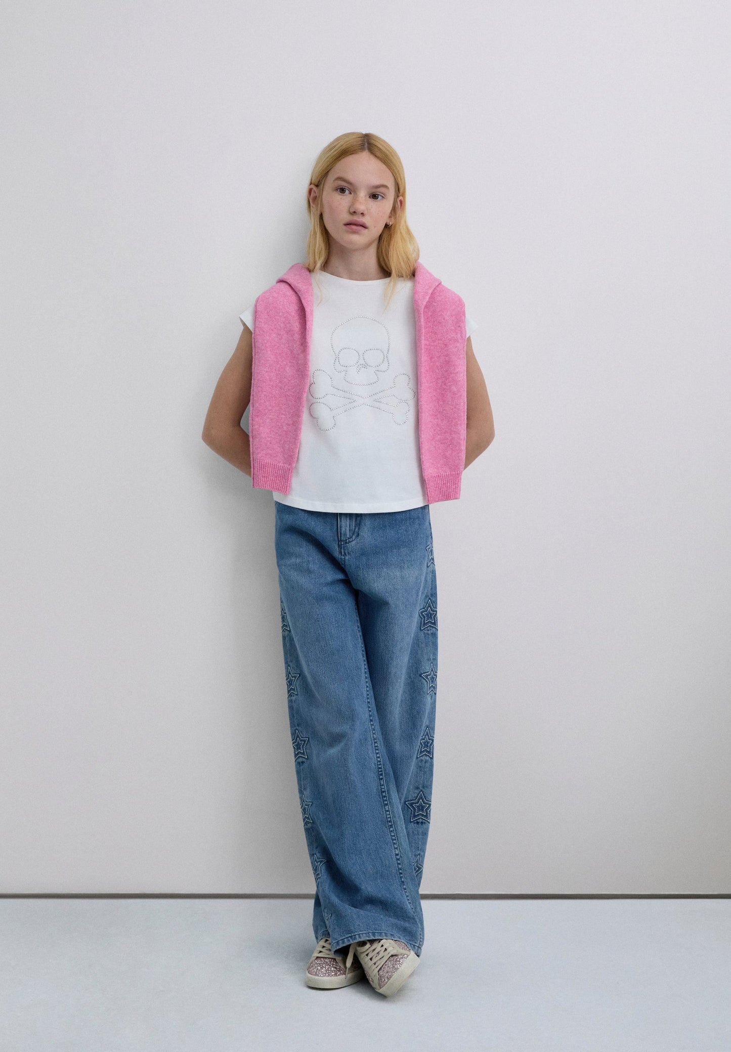 T-SHIRT COM STRASS E SKULL