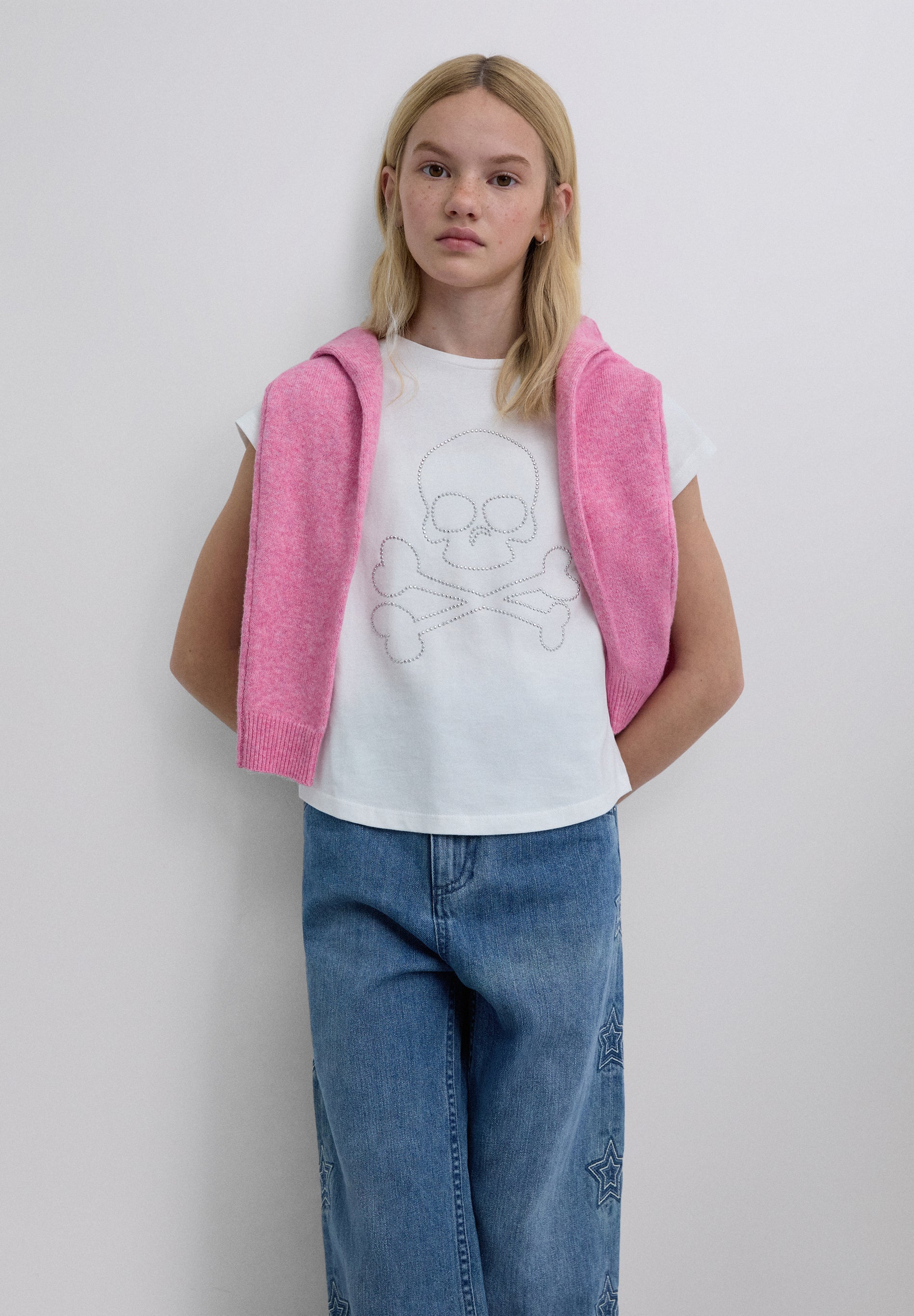 T-SHIRT COM STRASS E SKULL