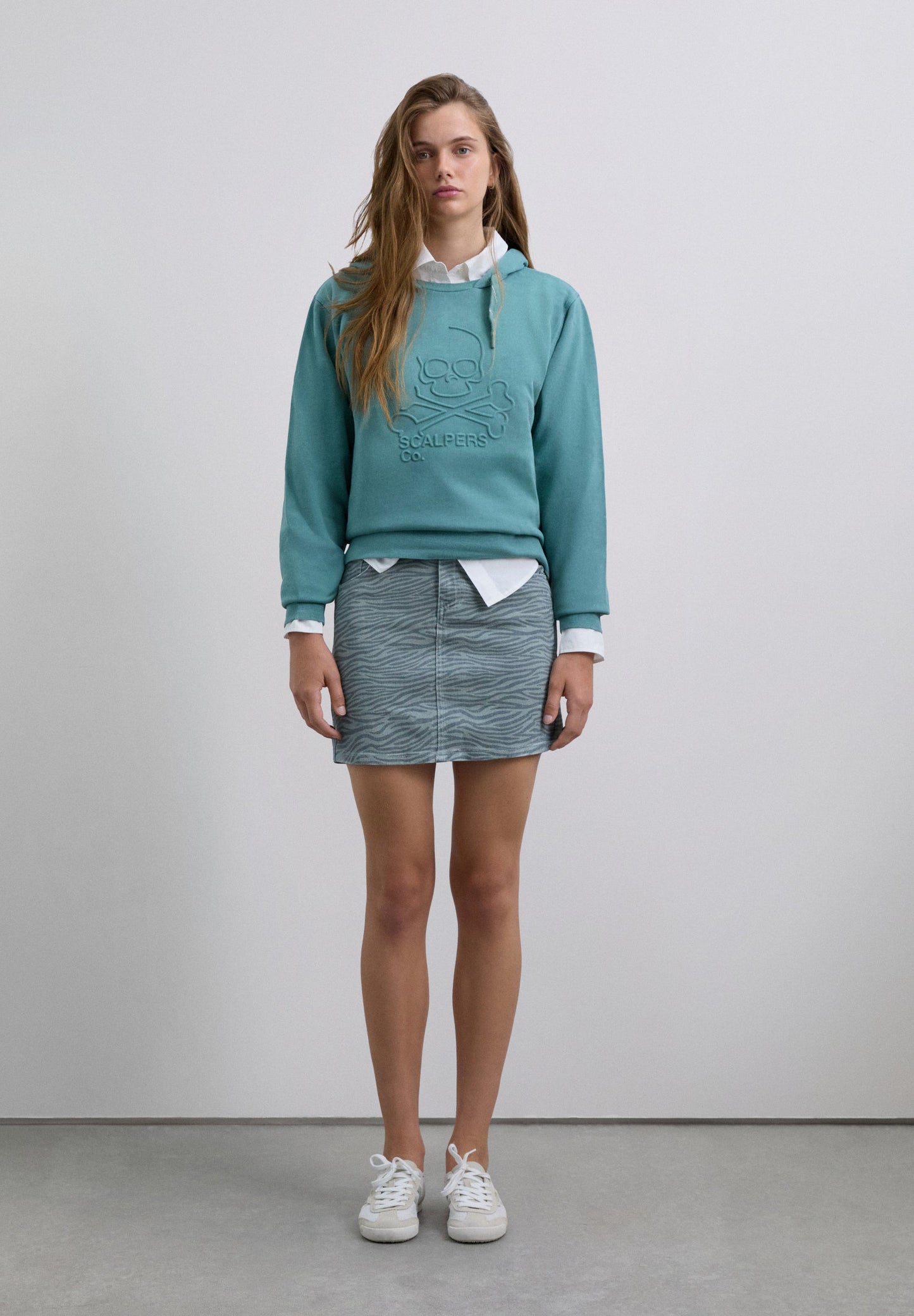 SWEATSHIRT DE CAPUZ COM SKULL