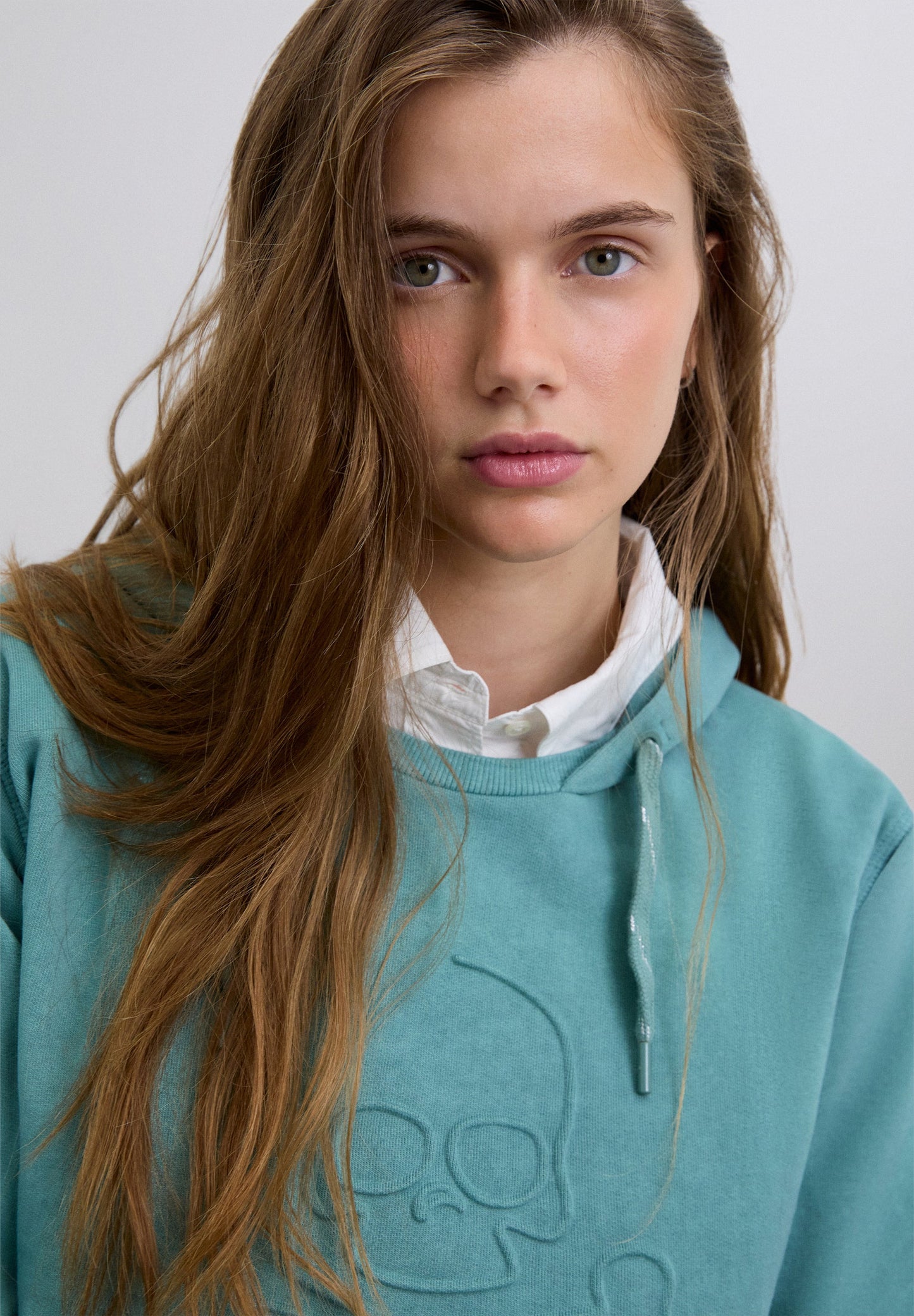 SWEATSHIRT DE CAPUZ COM SKULL