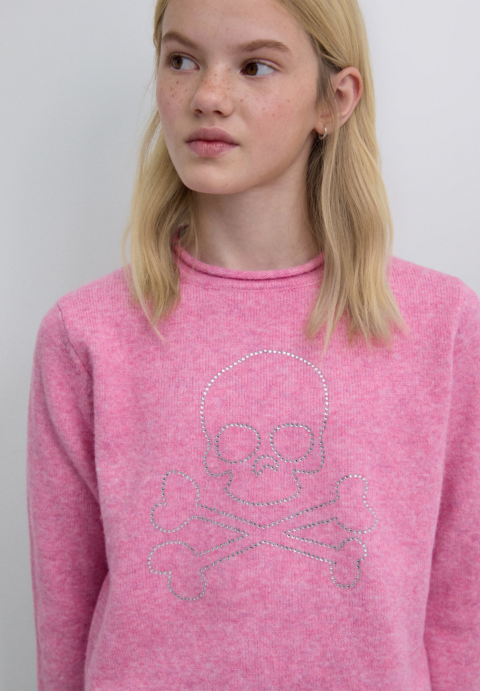 SWEATER COM SKULL STRASS