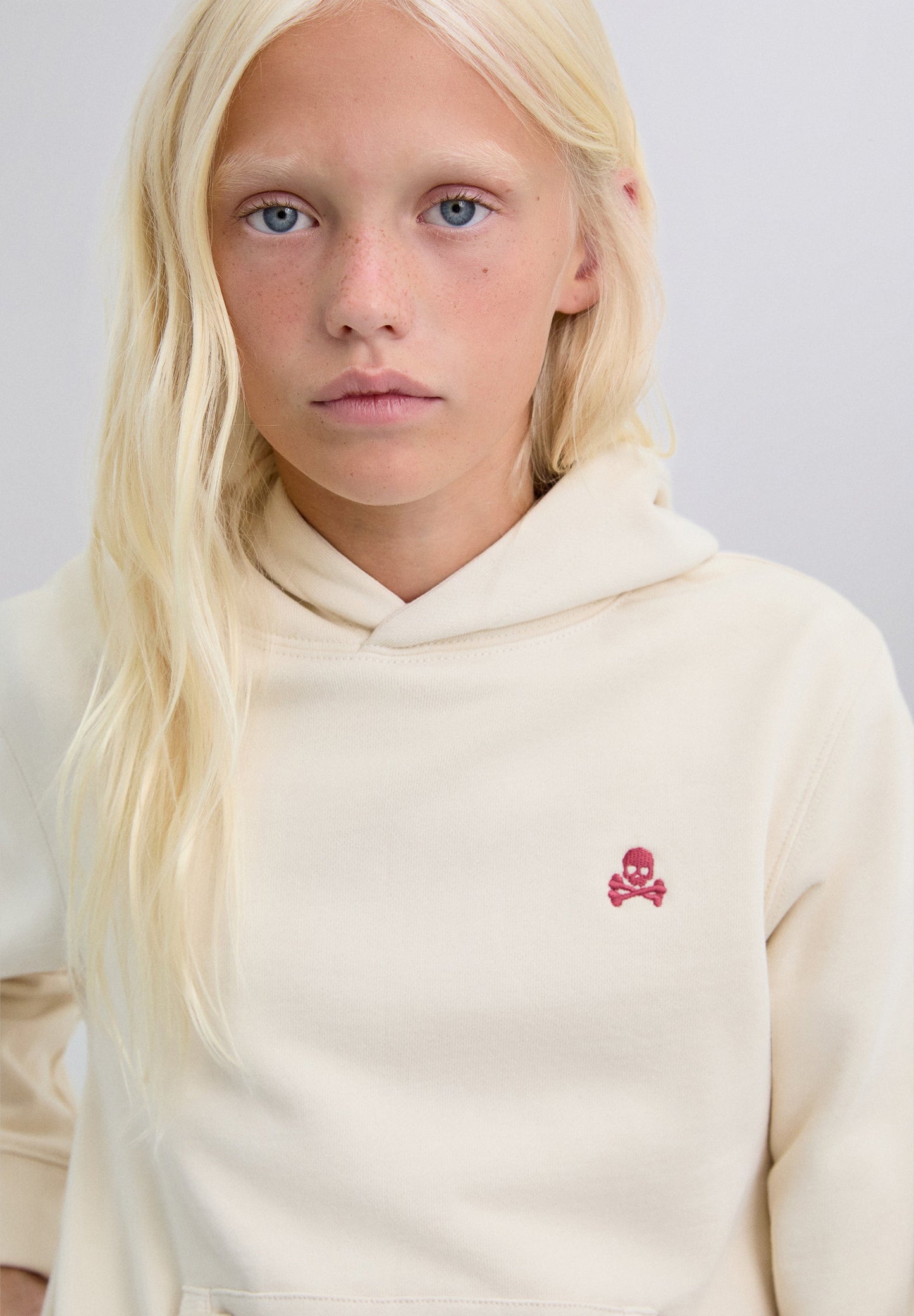 SWEATSHIRT DE CAPUZ COM LOGÓTIPO BORDADO