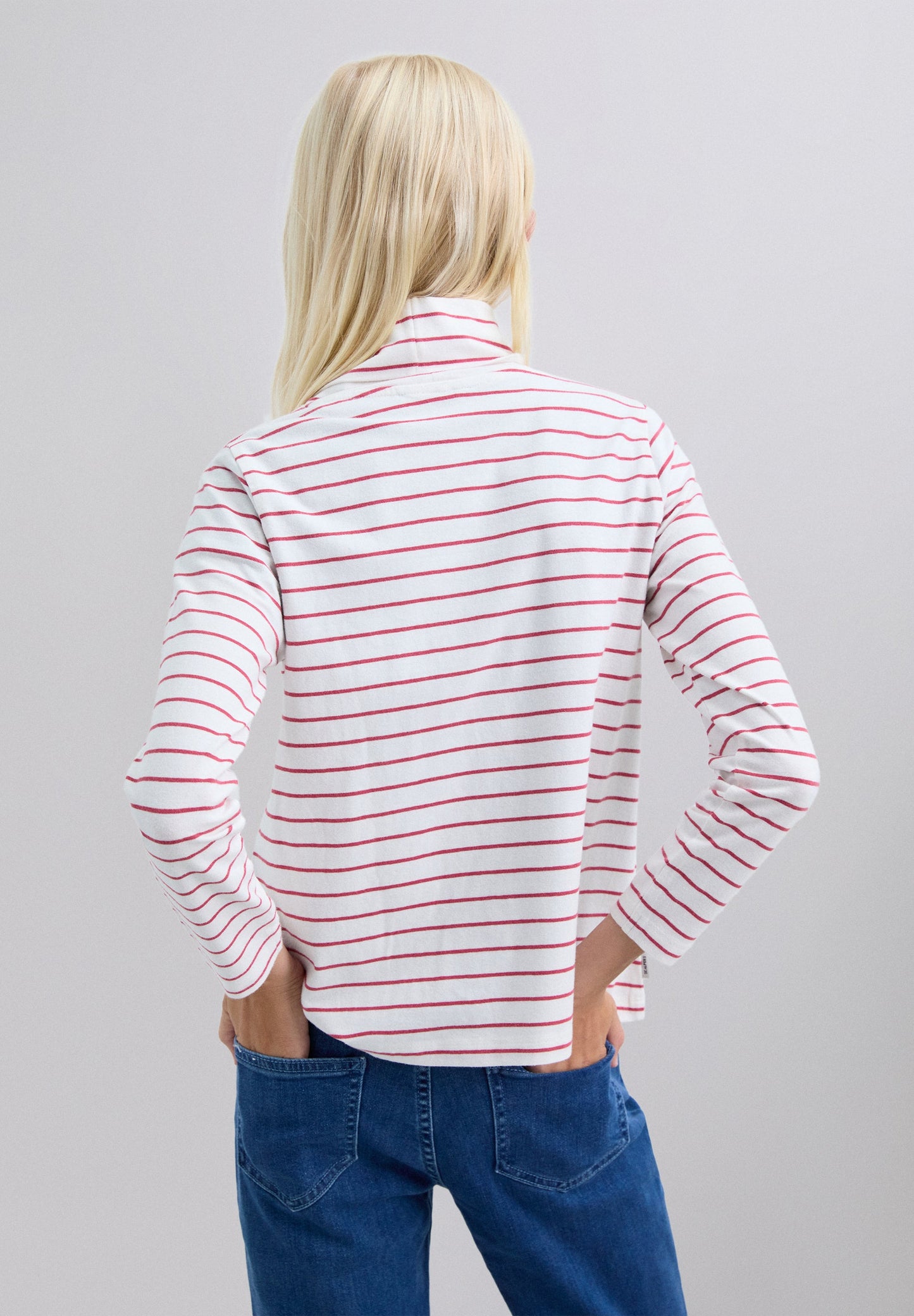 T-SHIRT ÀS RISCAS DE MANGA COMPRIDA
