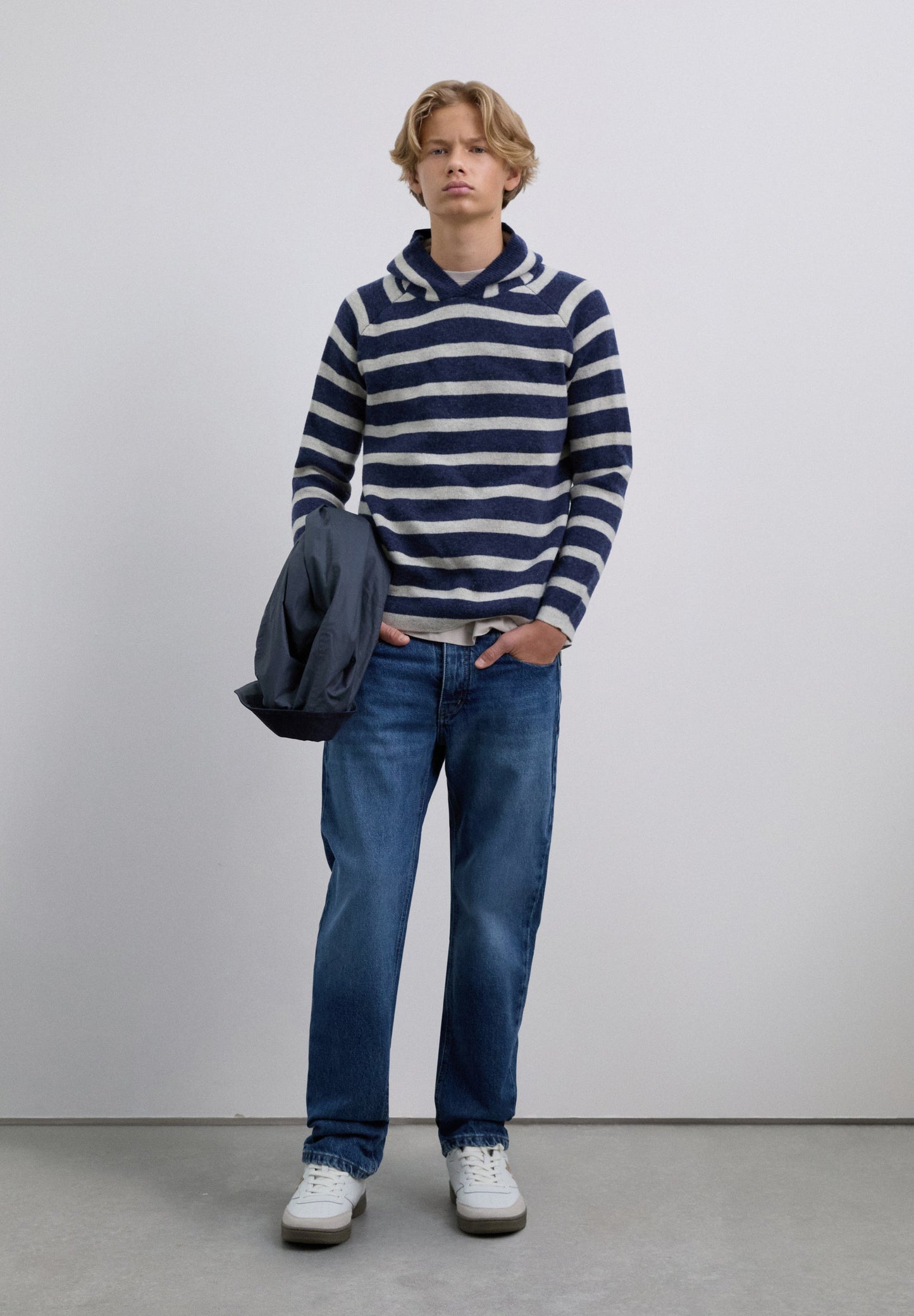 SWEATER DE MALHA ÀS RISCAS COM SKULL