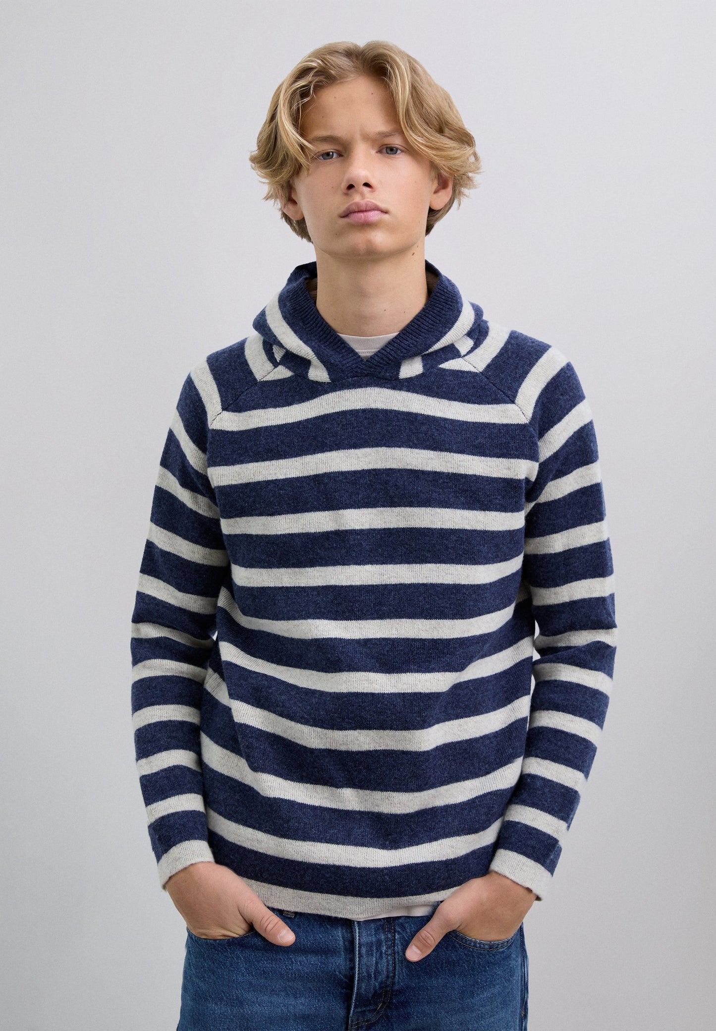 SWEATER DE MALHA ÀS RISCAS COM SKULL