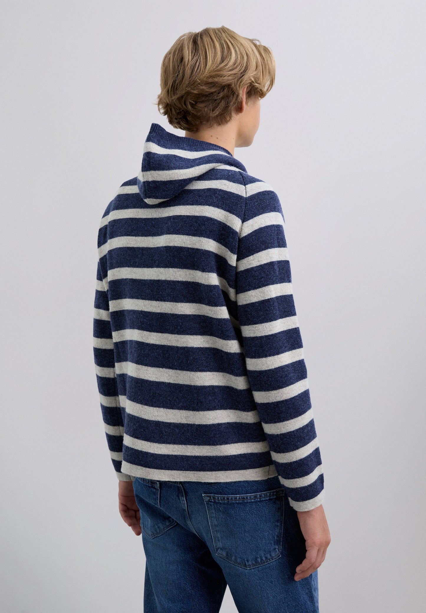 SWEATER DE MALHA ÀS RISCAS COM SKULL