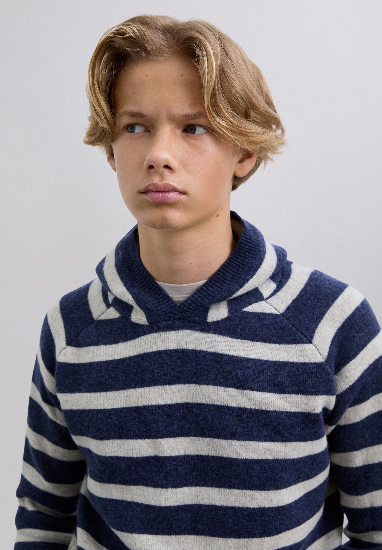 SWEATER DE MALHA ÀS RISCAS COM SKULL