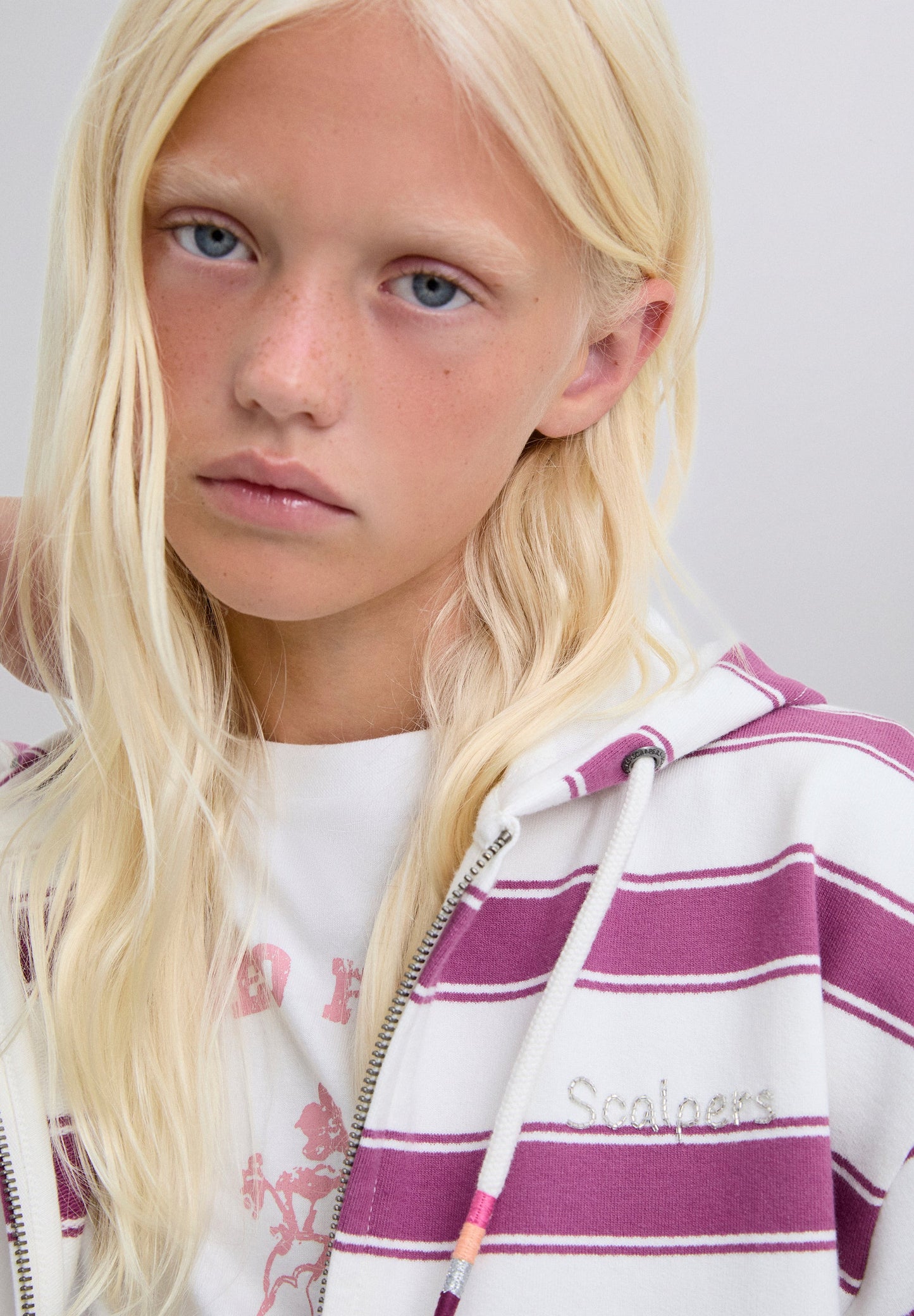 SWEATSHIRT DE RISCAS COM SKULL