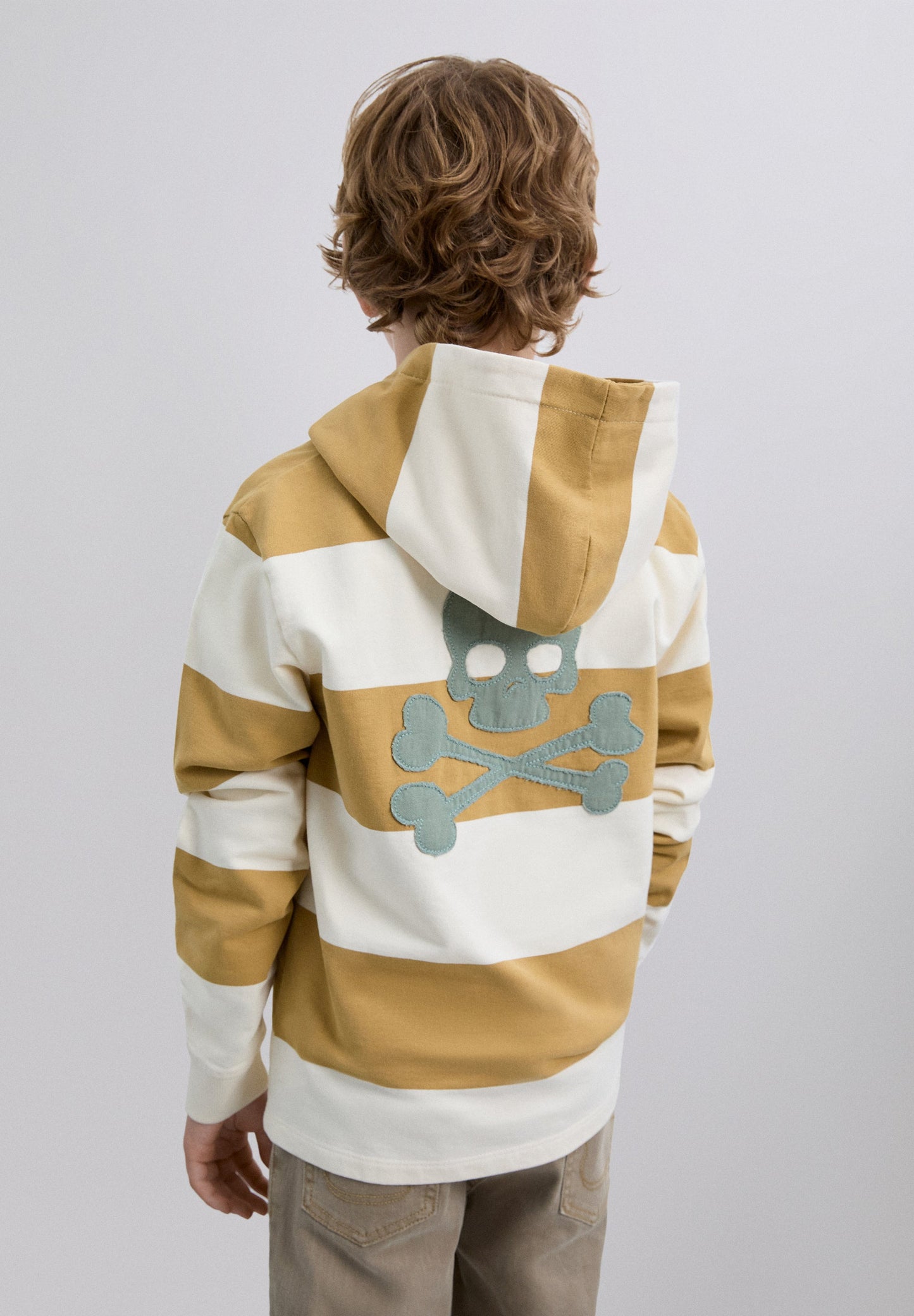 SWEATSHIRT ÀS RISCAS DE CAPUZ COM SKULL