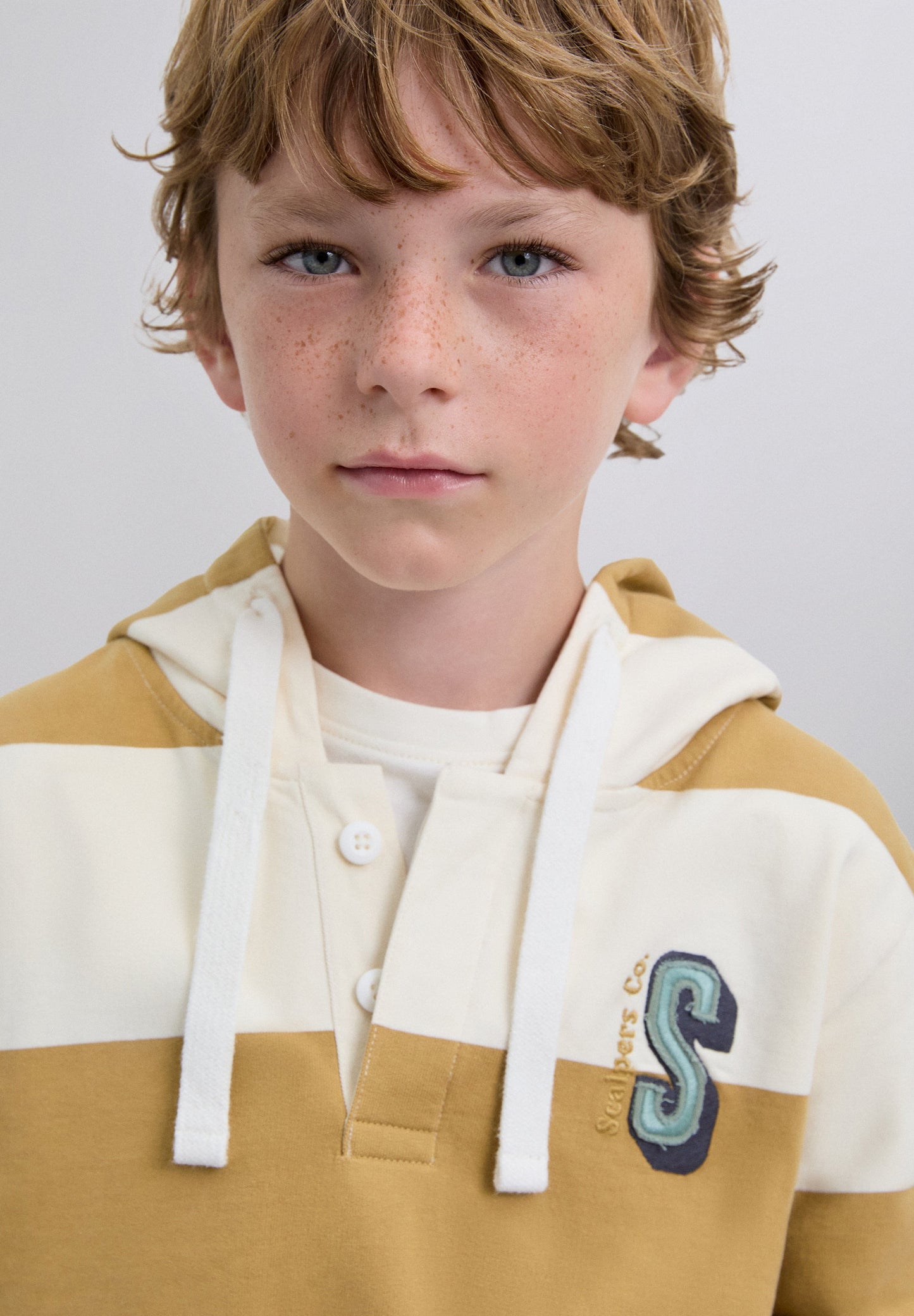 SWEATSHIRT ÀS RISCAS DE CAPUZ COM SKULL