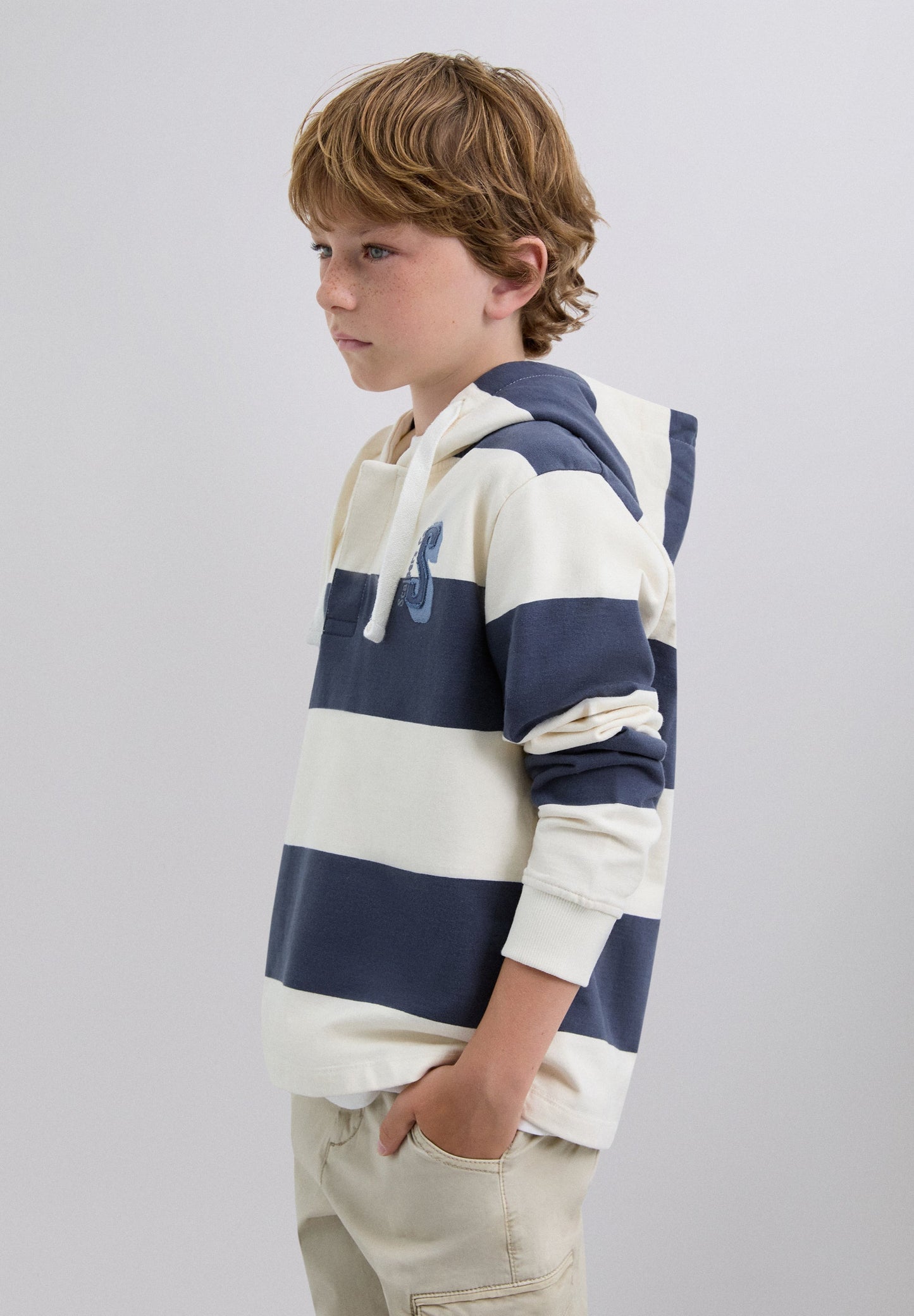 SWEATSHIRT ÀS RISCAS DE CAPUZ COM SKULL